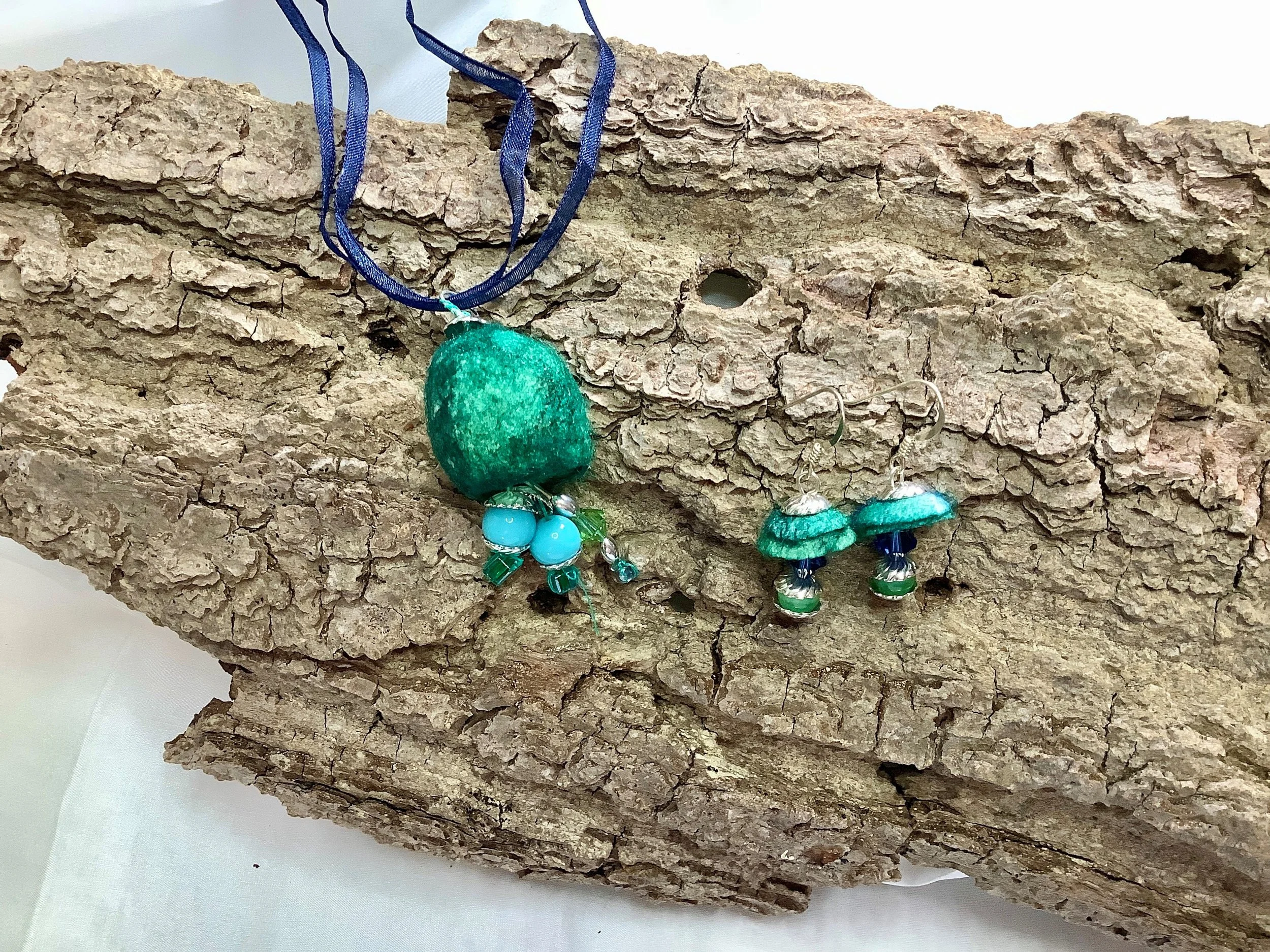 Pendant &amp; Earrings