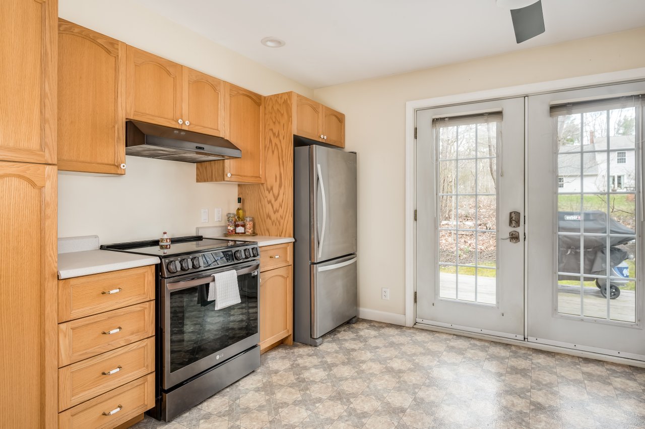 025-1WhiteBirchLane-Kittery-ME-03904-SMALL.jpg