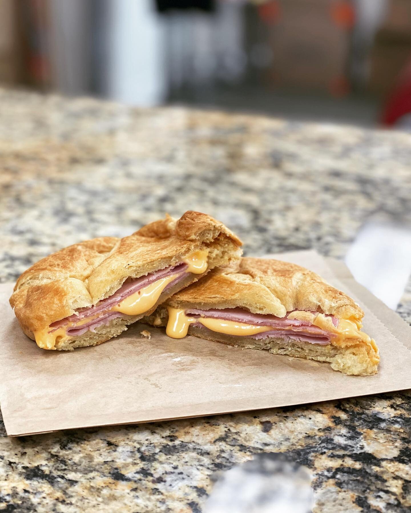 Have you tried our new Ham &amp; Cheese Croissant? The perfect combination of toasty and cheesy for an early morning breakfast or an afternoon snack! 🥐 
.
.
#leoscafe #leoscafeaz #williamsaz #williams #route66 #grandcanyon #coffee #barista #croissan
