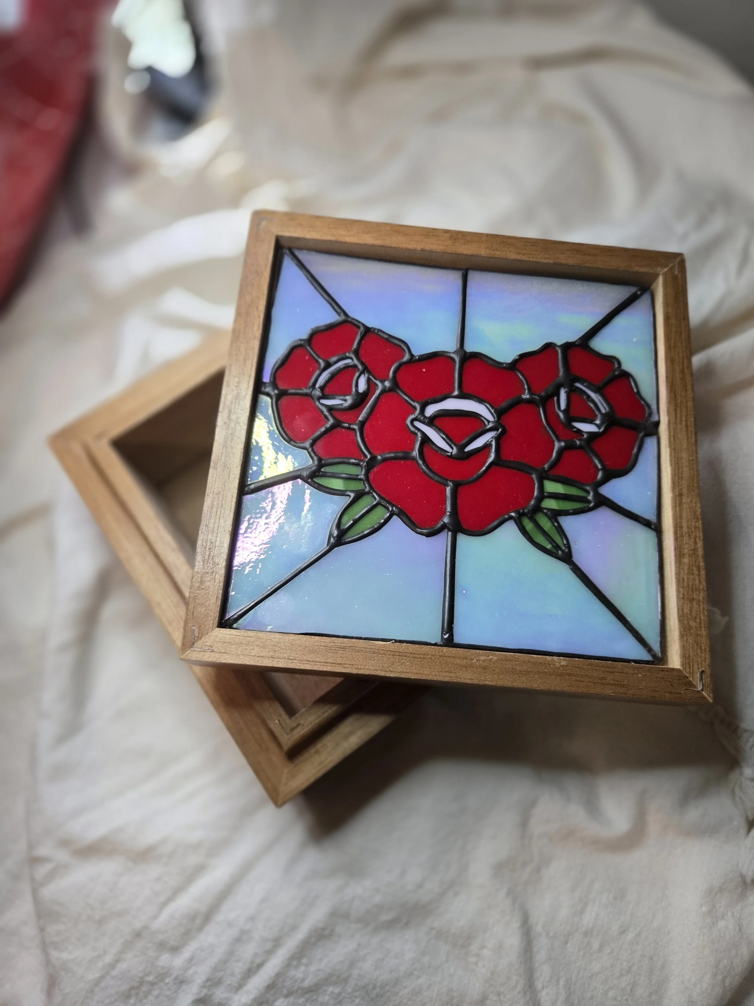 "three rose" stained glass jewelry box