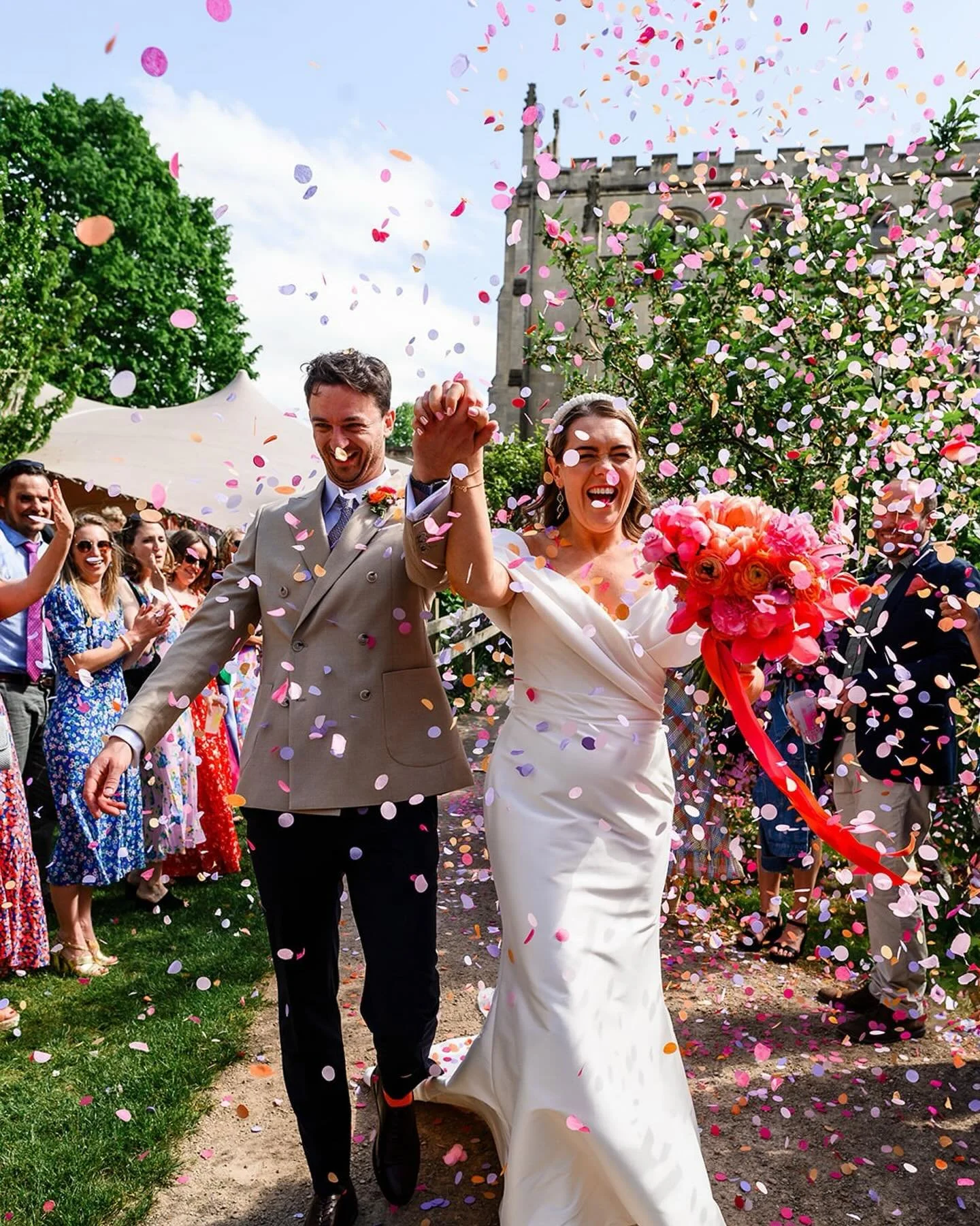 There&rsquo;s no such thing as too many photos when the confetti is this epic ❤️&zwj;🔥

Joe and Angie&rsquo;s awesome confetti exit was created with big baskets of Flutter Darlings paper confetti and two Flutter Darlings confetti cannons - swipe to 