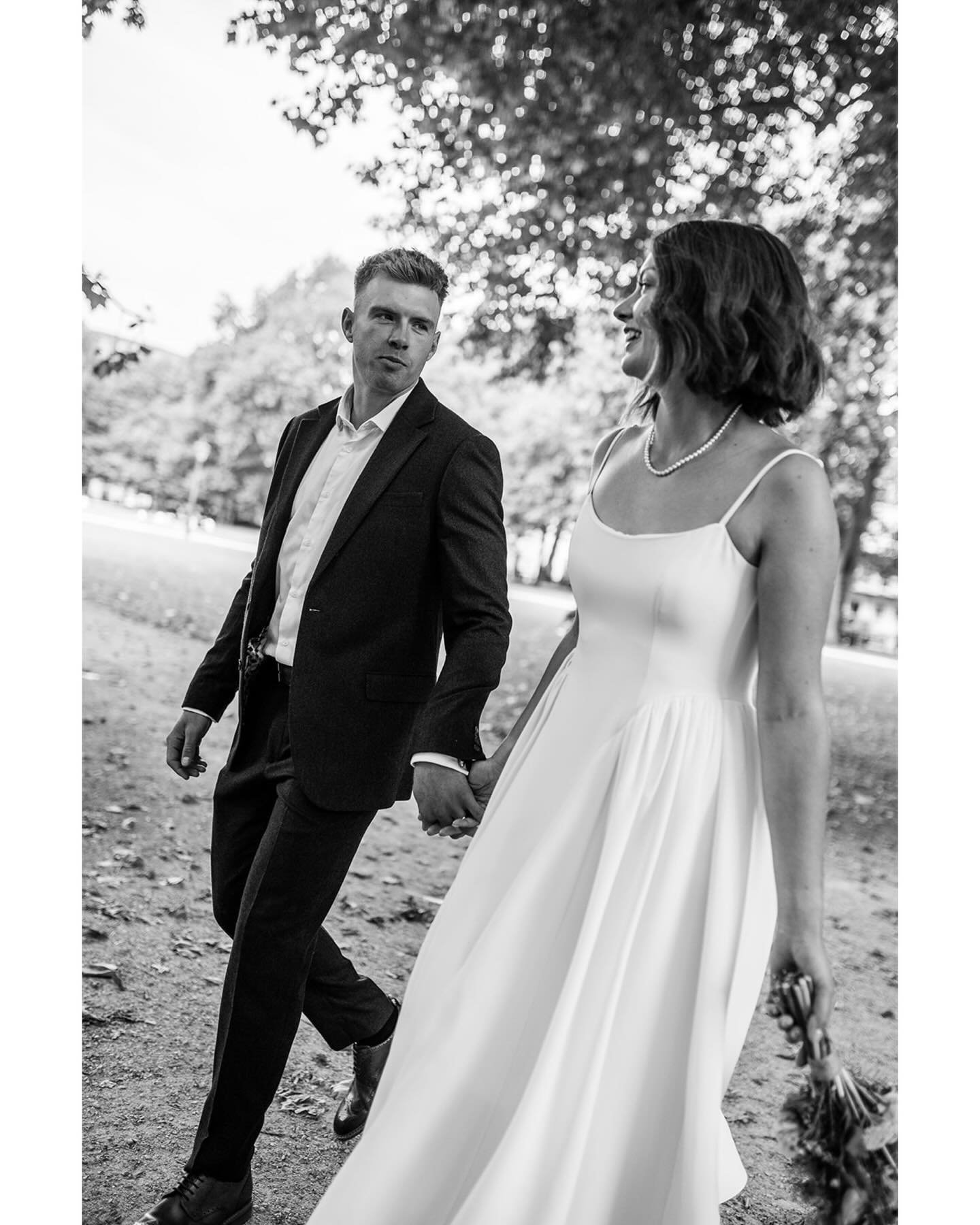 6 black and white reasons why unposed documentary moments will always be my favourite thing to photograph 🖤🤍