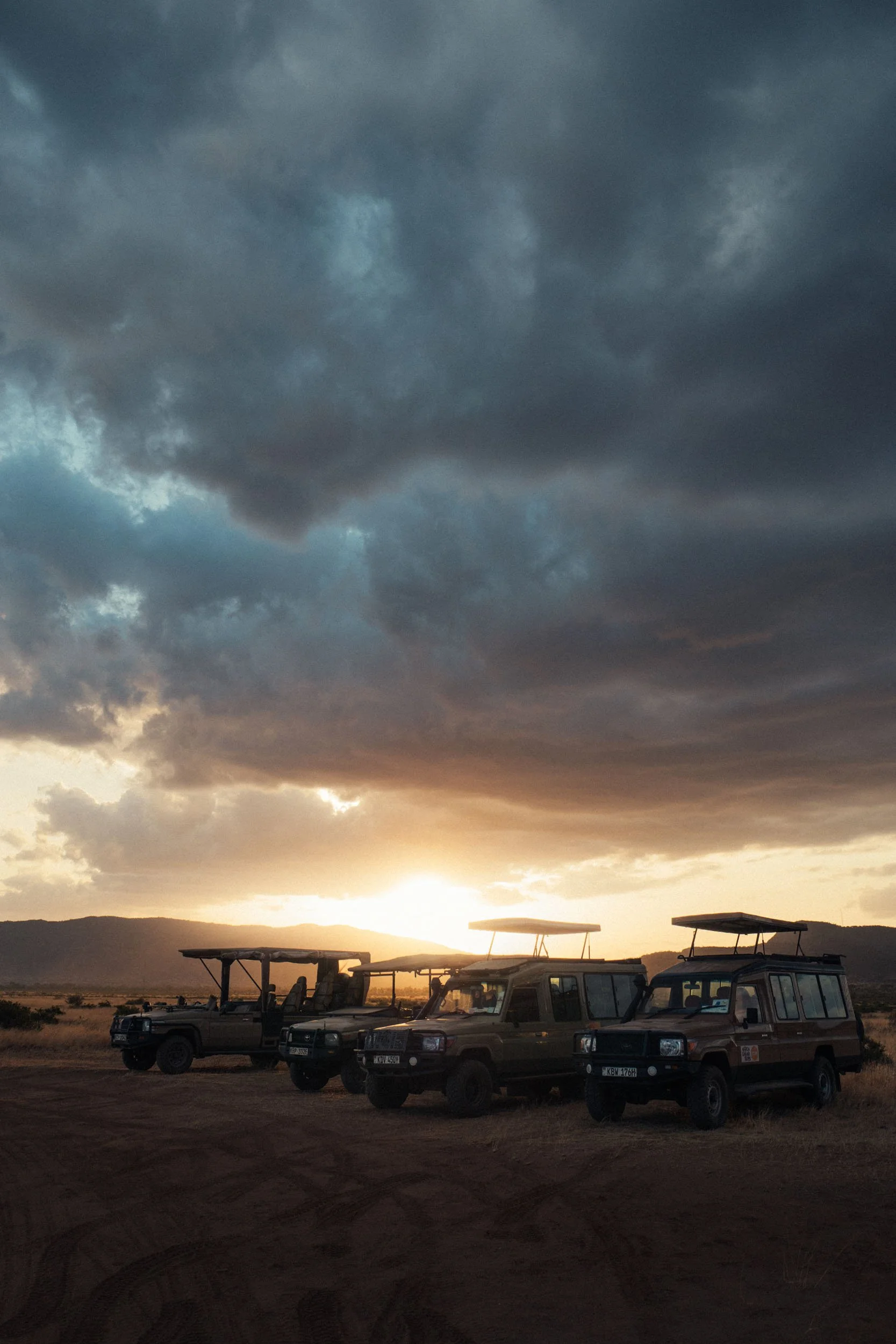 Safari-Vehicles-Sunset-Samburu.jpg