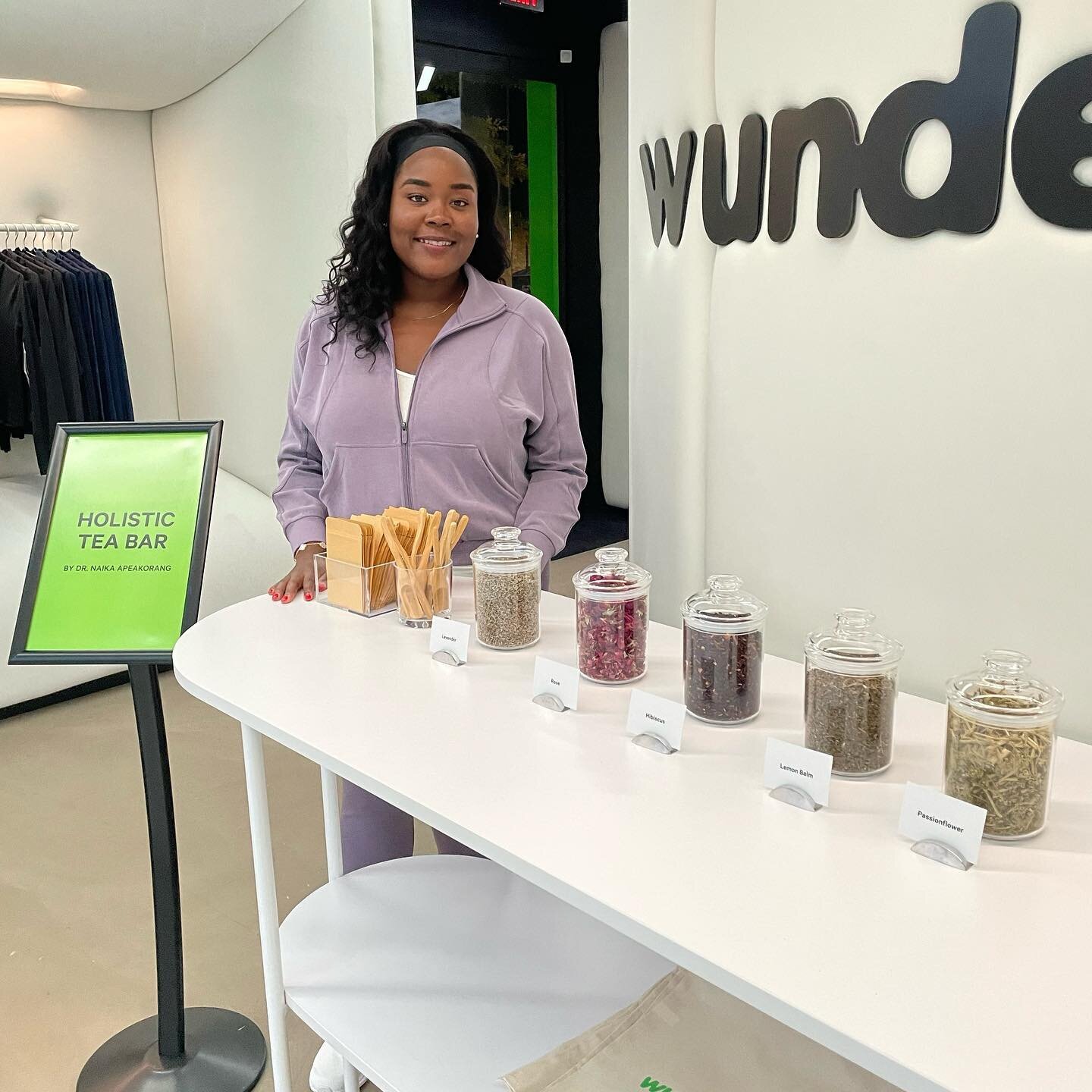 Still all smiles from Tuesday&rsquo;s corporate wellness event with @lululemon .😁

@healhaus invited me to create a Holistic Tea Bar at the event, where I could 1) teach guests about the healing power of plants and 2) guide guests in making their ow