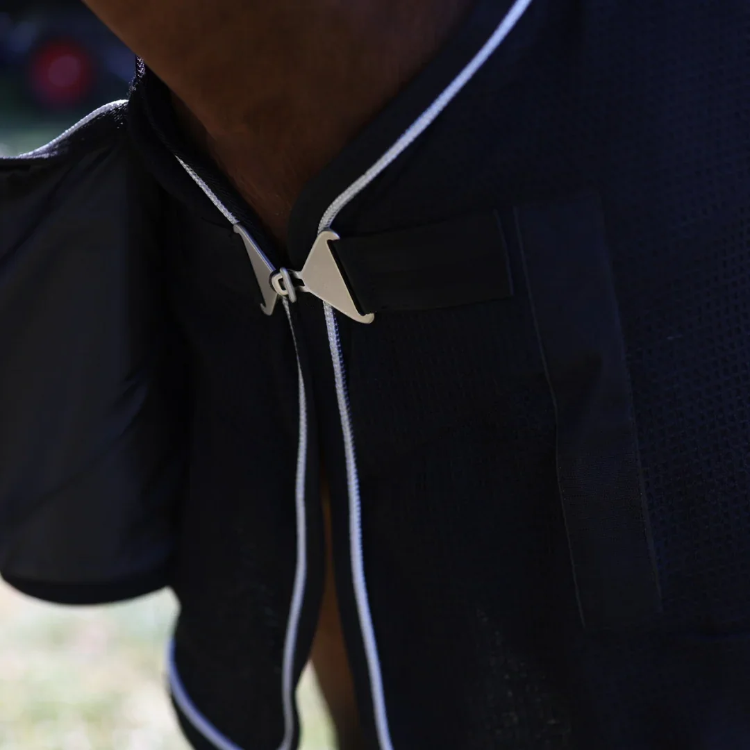 honeycomb_publicity_black-silver_front_buckle.webp