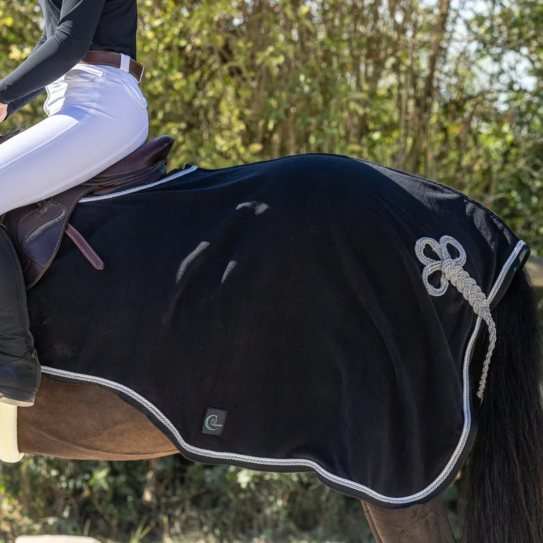 riding_sheet_fleece_black_black_white_silver_2.webp