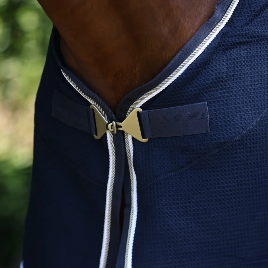 honeycomb_navy-white-silver_front_buckle.webp