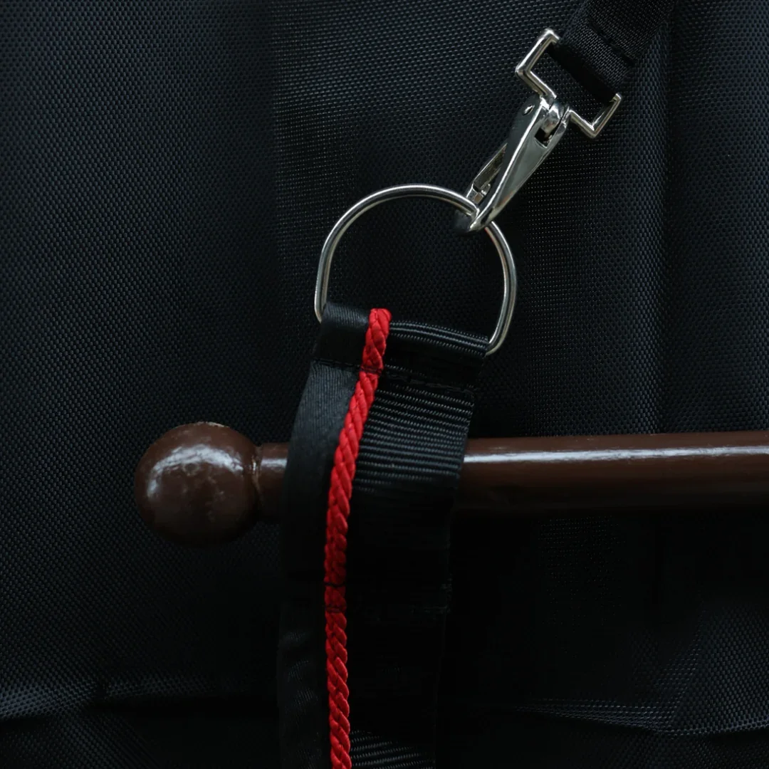 saddlepadholderclose-upblack-red.webp