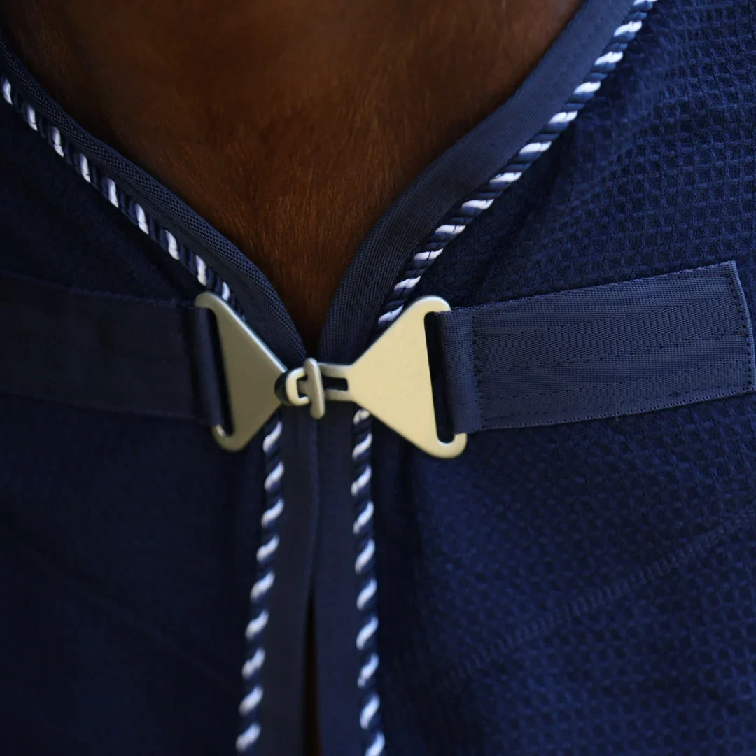 honeycombnavy-mix_frontbuckle.webp