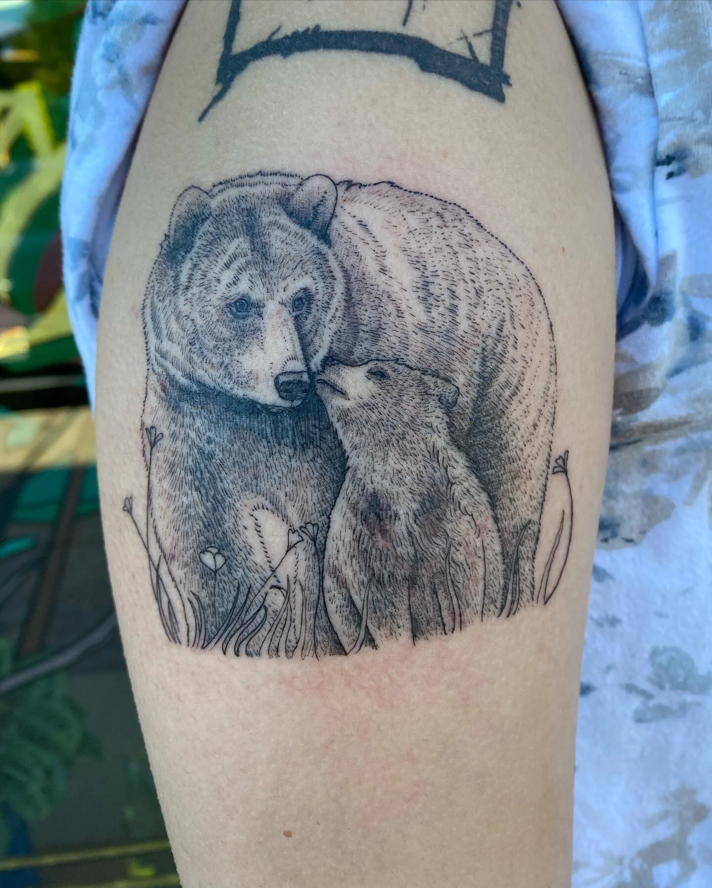 Matching 🐻 for &ldquo;Pops&rdquo; and daughter. 

.
.
.
#tattoo #tattoos #matchingtattoos #beartattoo #lineworktattoo #littlelines #animaltattoo #lineworktattoo