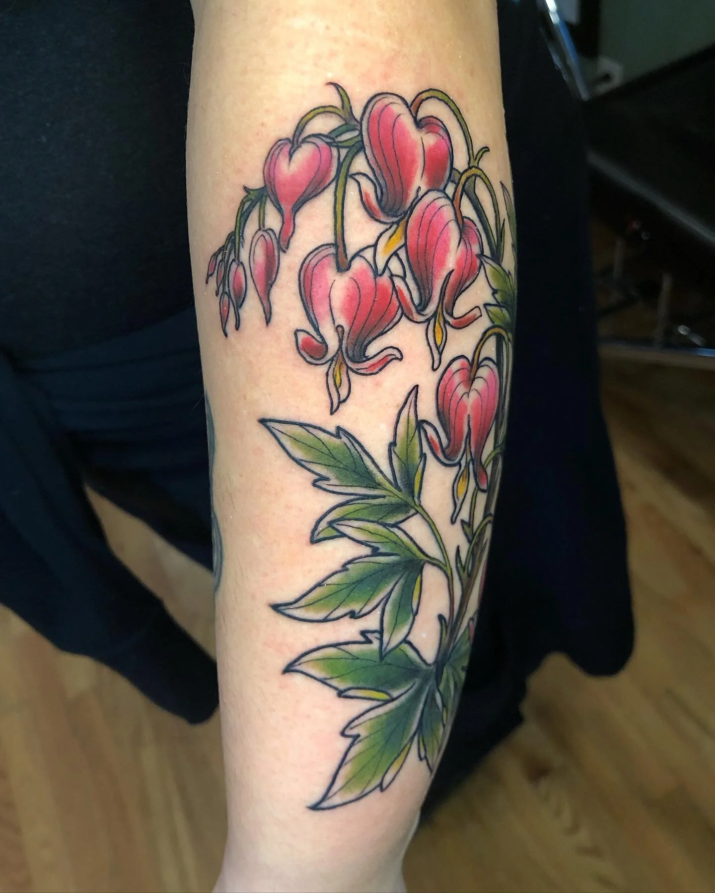 Fun one from today, thanks Anya !! 

#bleedingheartsflower 
#lakecountytattooartist #illinoistattooartist 
#bleedingheartsflowertattoo