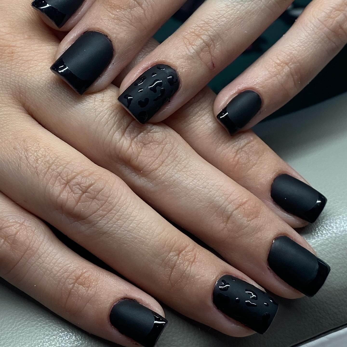 🌟 Black, Matte, Animal Print, and French 😱🌟 
.
.
.
❗️Click Book Now ❗️
.
.
.

#shorties #animalprint #accentnails #nailsandmakeup #hardgel #naturalnails #russianmanicure #katynailtech #houstonnailtech #cypressnailtech #nailsofinstagram #nailtech #