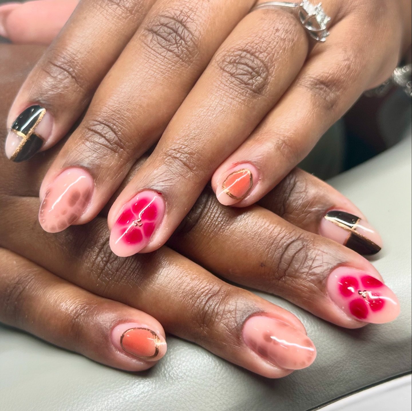 🌟These were so fun!!🌟
.
.
.
❗️Click Link In Bio❗️
.
.
.

#shorties #abstractnails #accentnails #nailsandmakeup #hardgel #naturalnails #almondnails #russianmanicure #katynailtech #houstonnailtech #cypressnailtech #nailsofinstagram #nailtech #nailsfo