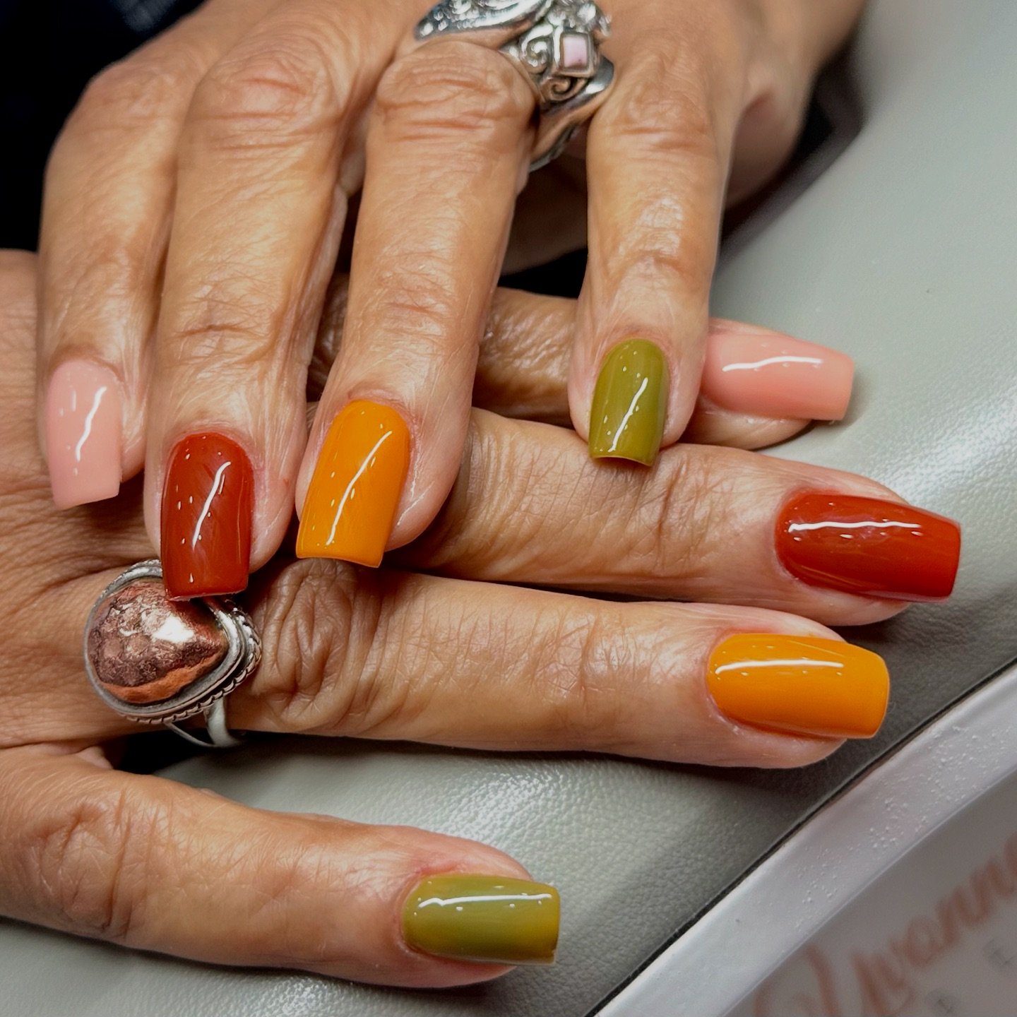 🌟 A Very Demure Fall Set 🌟
.
.
.
❗️Click Link In Bio❗️
.
.
.

#squarenails #fallnails #fallcolors #nailsandmakeup #hardgel #naturalnails #russianmanicure #katynailtech #cleancuticles #houstonnailtech #cypressnailtech #nailsofinstagram #nailtech #na