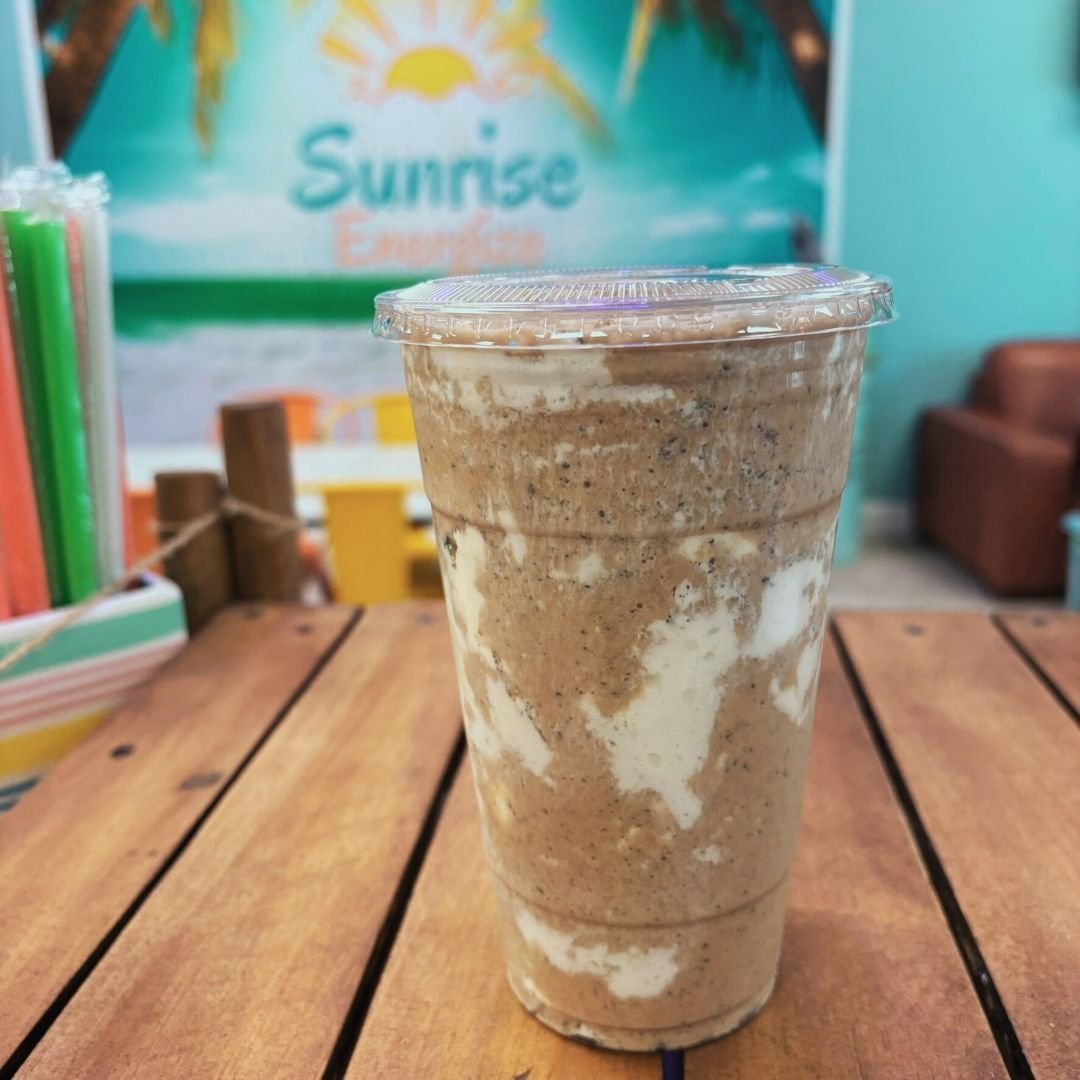 Indulge in the creamy goodness of our Cookies N Creme Delight Protein Shake! 🍪 With your choice of vanilla or chocolate protein, it's the perfect blend of flavor and fuel to keep you going strong. Stop by Sunrise Energize for a delicious shake that 