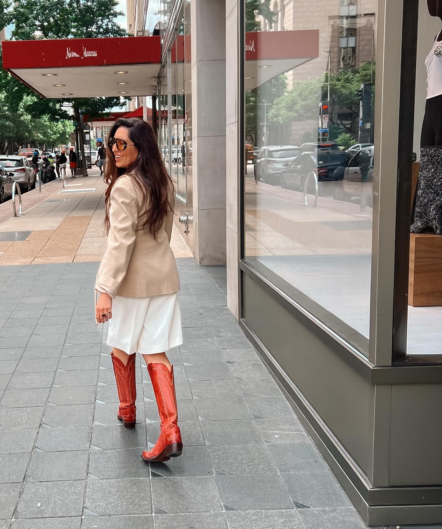 I heard Bermuda shorts are back in 💁&zwj;♀️// styled with my favorite @lucchese reds.