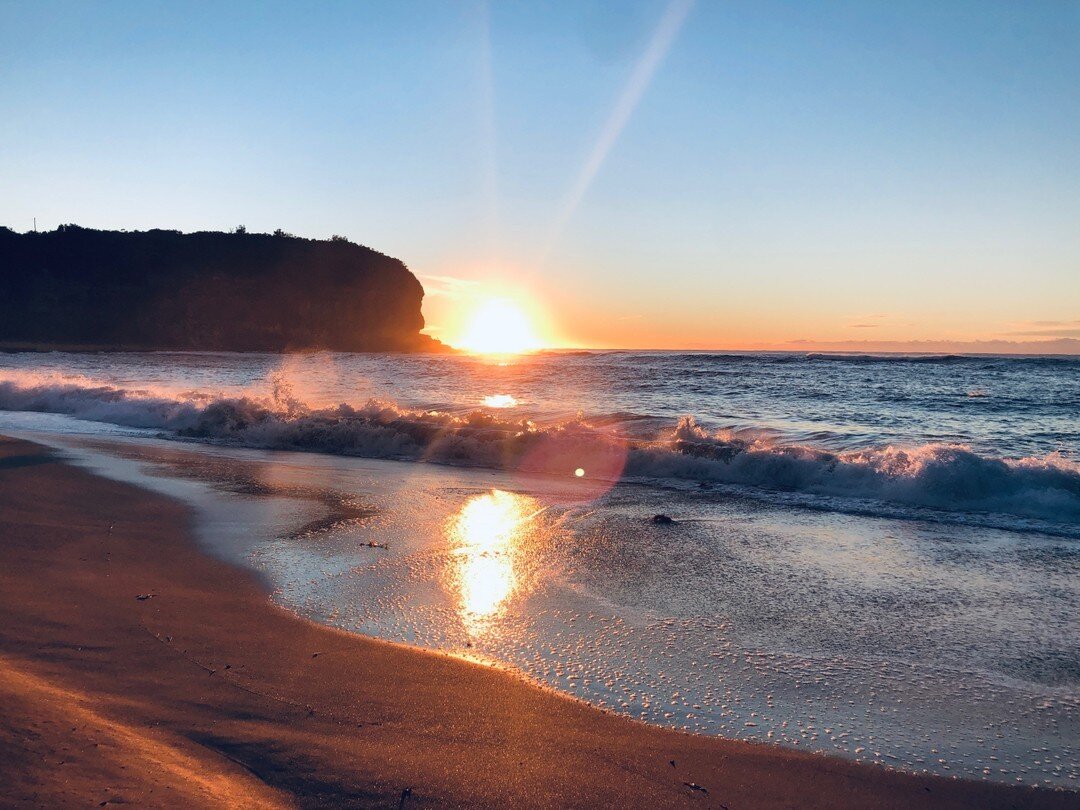 Come on Sydney sunshine&hellip;..it feels like you&rsquo;ve been hiding from us for ages &amp; we miss you 🤍⠀⠀⠀⠀⠀⠀⠀⠀⠀
⠀⠀⠀⠀⠀⠀⠀⠀⠀
📸 by me, a few weeks ago ☀️ ⠀⠀⠀⠀⠀⠀⠀⠀⠀
⠀⠀⠀⠀⠀⠀⠀⠀⠀
#monavalebeach #sunrise #sydneynorthernbeaches #naturelover