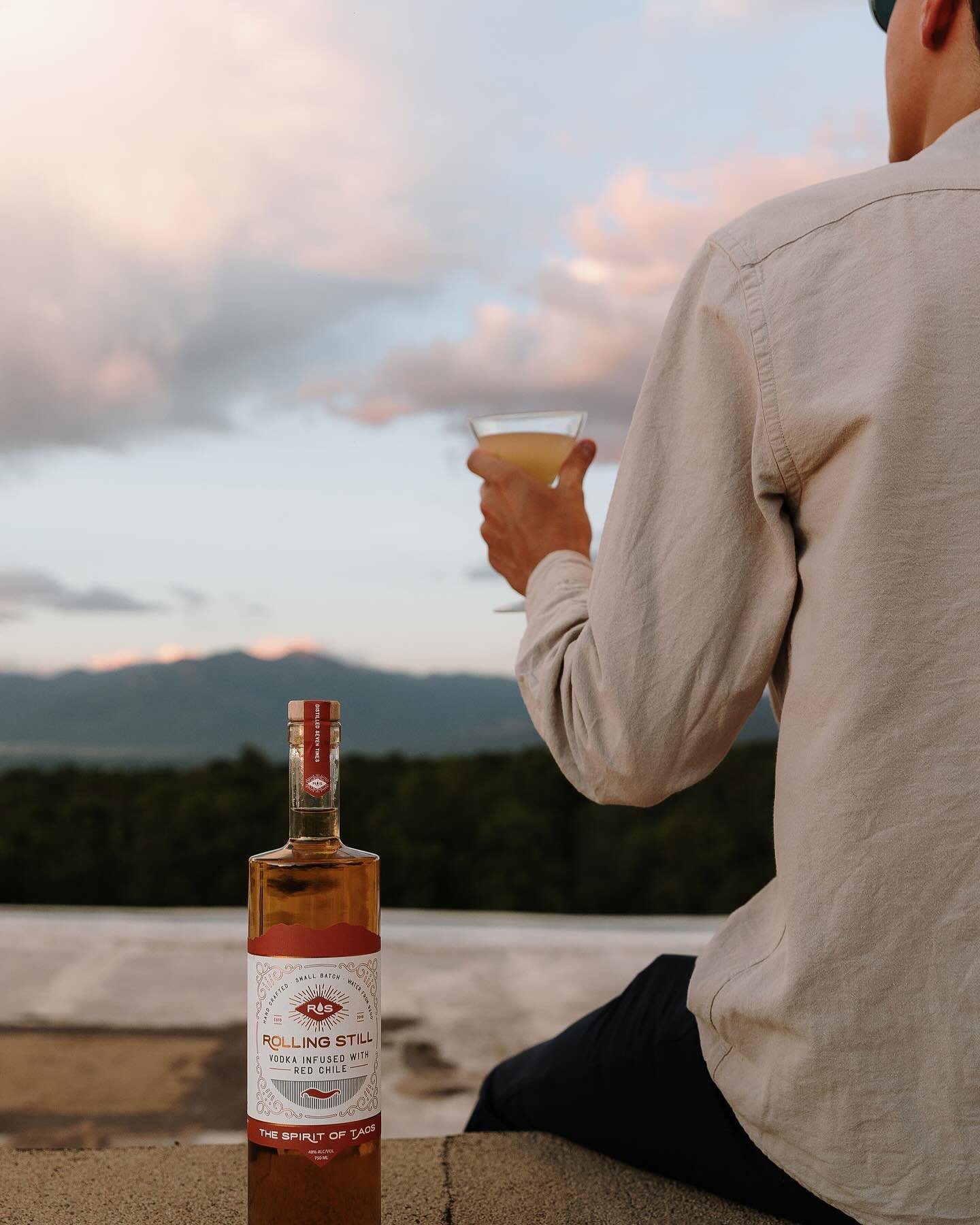 When your cocktail competes with the view&hellip;but both win ✨

#rollingstillspirits #redchilevodka #newmexicoskies