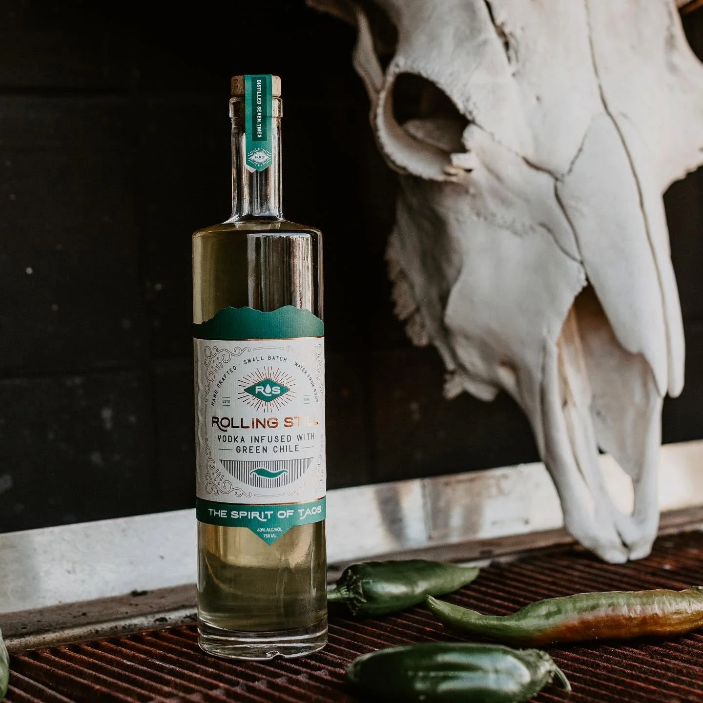Smoke in the air, spice in the glass. Tis the chile season! 💚🍸

#greenchilevodka #sipthesouthwest #newmexicotrue #taos
Photo @suroestebyfrankiegomez