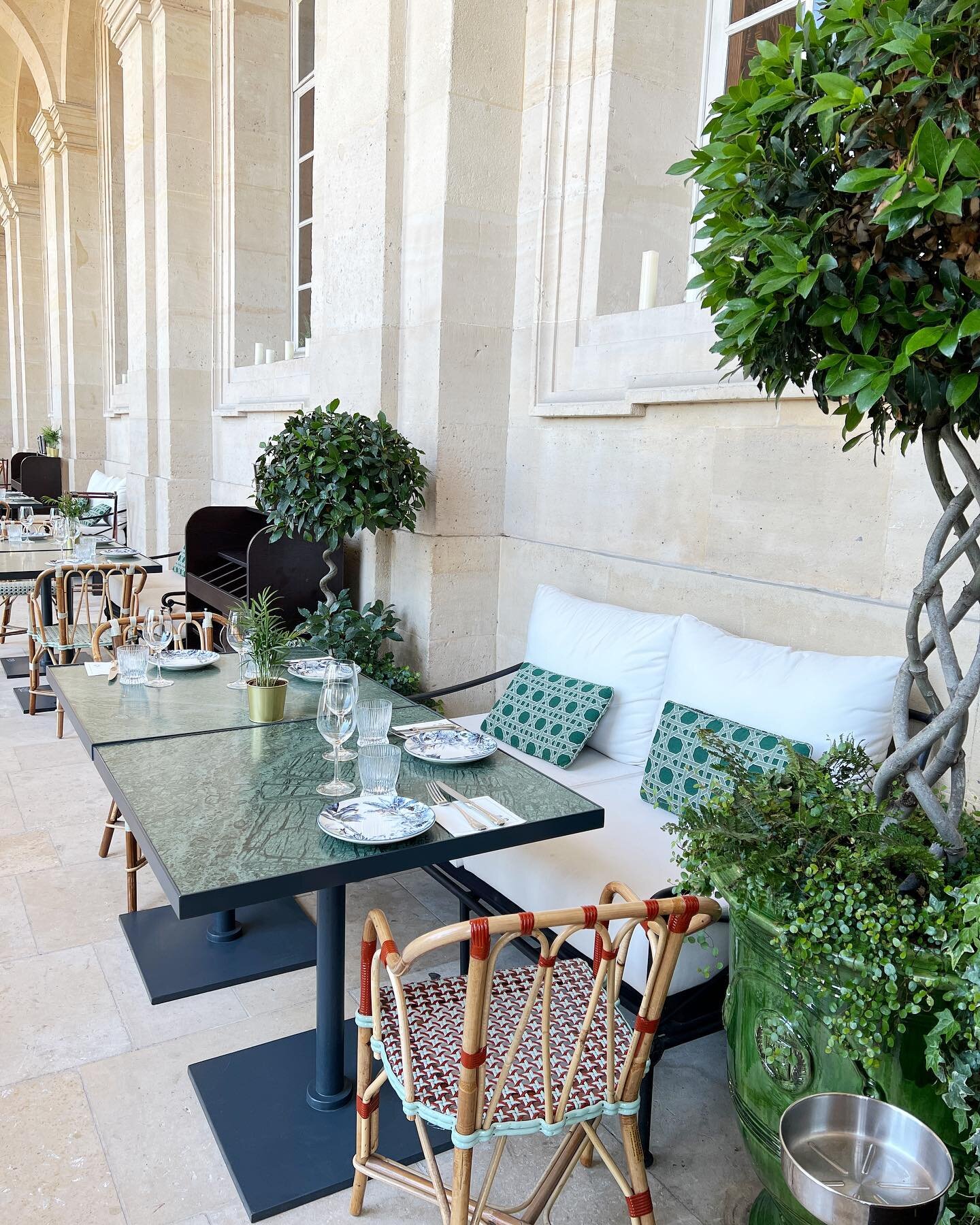 Paris when it Sizzles 🔥I just saw that the temperatures in Paris will get up to 105 this week. Yikes! We definitely lucked out with gorgeous weather on our trip a couple of weeks ago which included quite a few meals al fresco including here at the c