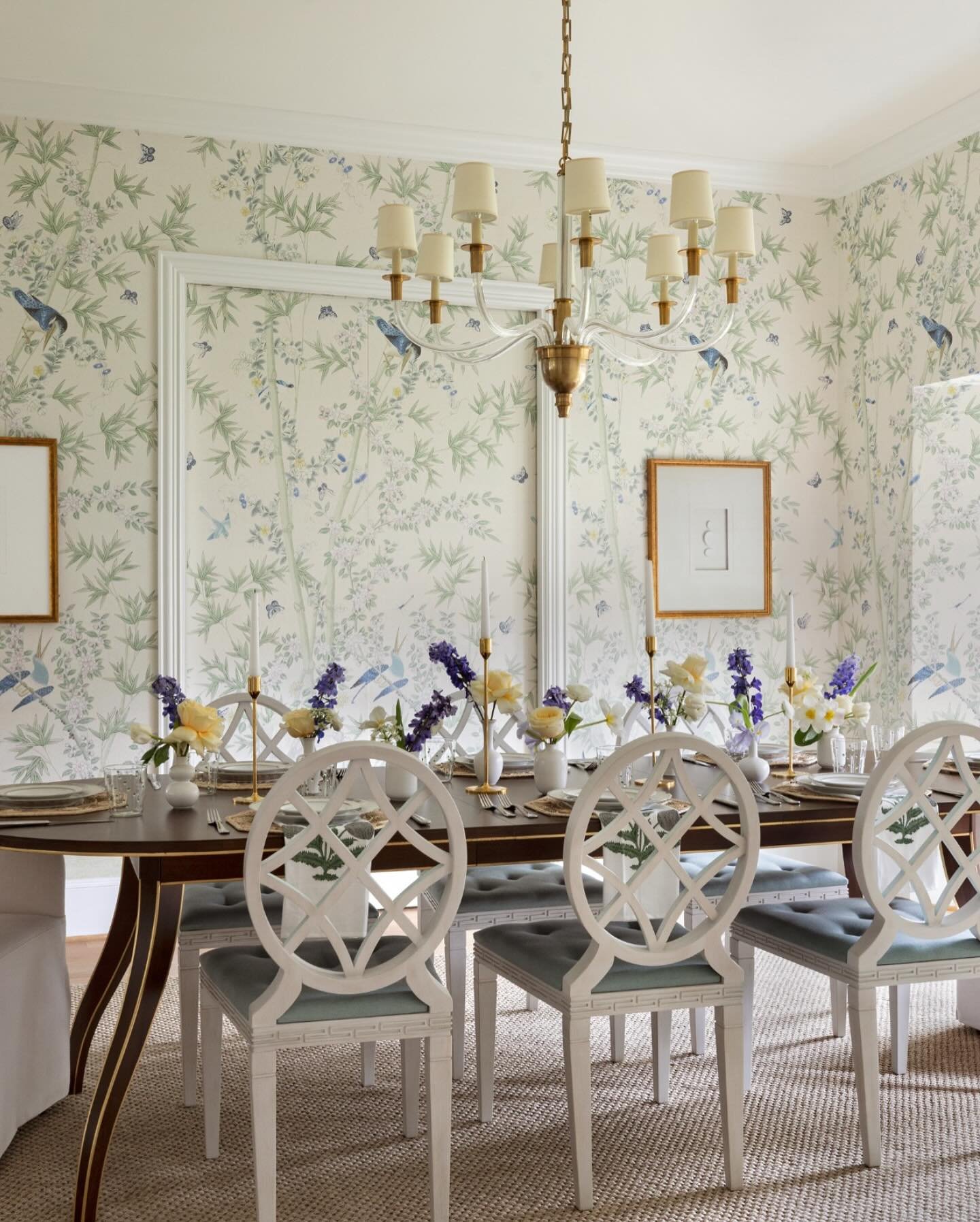 If you know my designs, you know they often include a chinoiserie wallcovering somewhere in the mix. Their intricate fabrication makes them so timeless and visually impactful.

Here in the #PCSecretGardens dining room, I selected a beautiful, pastel 