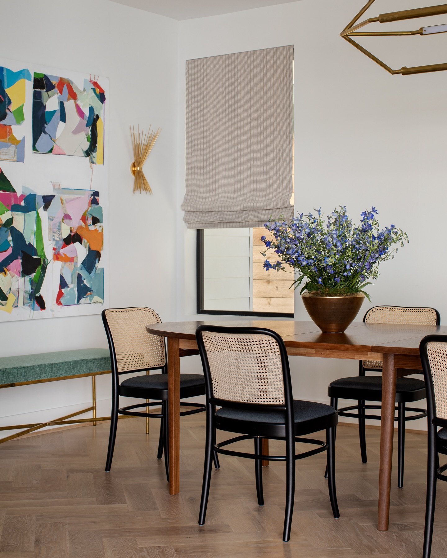 Dining in color. Our #PCInLivingColor dining room features mid-century modern moments with a hint of colorful glamour in the finishes and artwork on the walls.

Stylist: @Cate.Ragan.Styling
Photographer: @AimeeMazzenga

#PalomaContrerasDesign