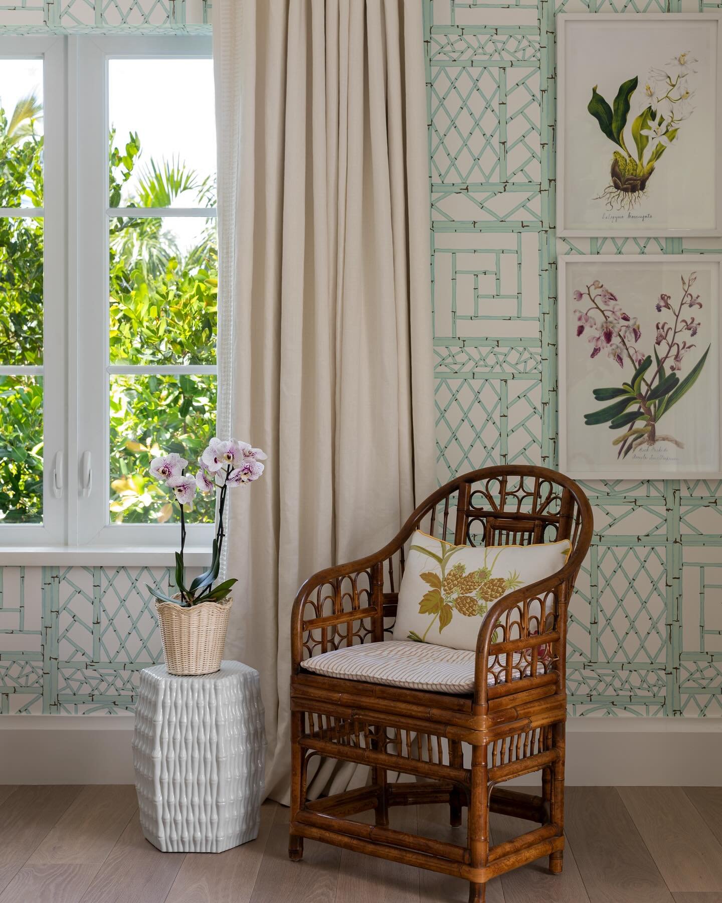 Tropical state of mind. Our #PCFloridaFantasy secondary bedroom boasts iconic bamboo trellis wall coverings with bright floral motifs throughout the room. The result is a true bedroom oasis.

Stylist: @Cate.Ragan.Styling
Photographer: @AimeeMazzenga
