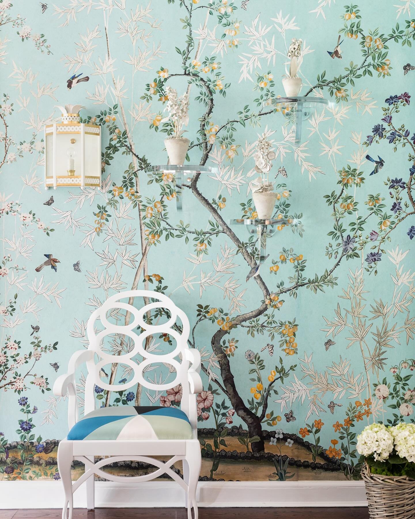 The chinoiserie wallcoverings in my #PCLakeForestShowhouse personify my signature style, &ldquo;modern meets traditional.&rdquo; I&rsquo;m particularly enamored by @iksel_decorative_art&rsquo;s &ldquo;Eastern Eden&rdquo; wallpaper as it balances time