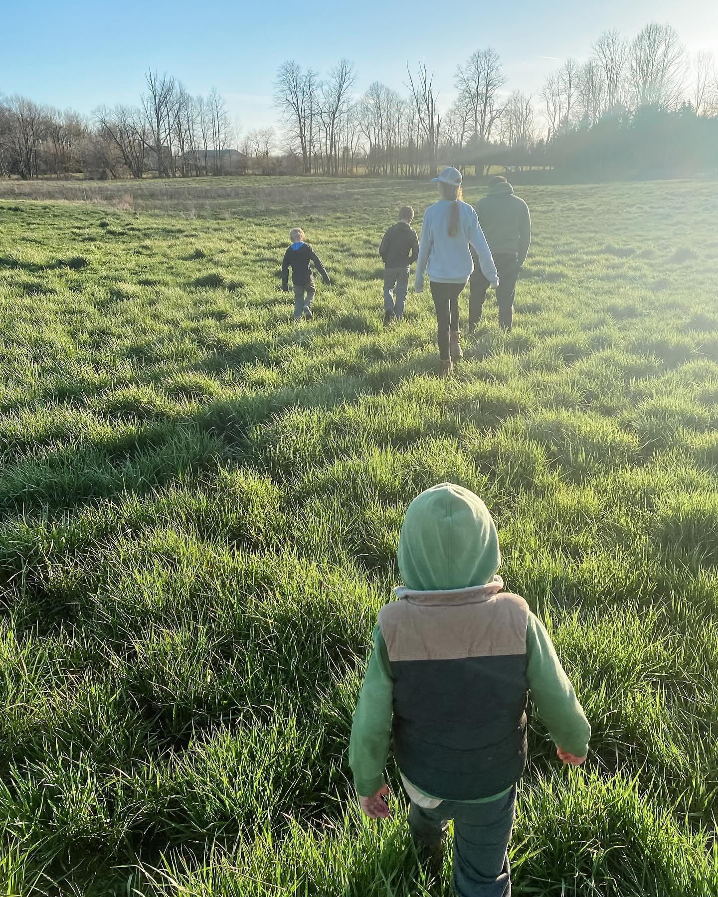 Evening family pasture walk 🌱
&hellip;
Checking the soil saturation and grass growth at various locations on the farm, and starting to sketch out our grazing / haying plan for the season. 🚜
&hellip;
We gave a wide berth to the does, toms &amp; hens