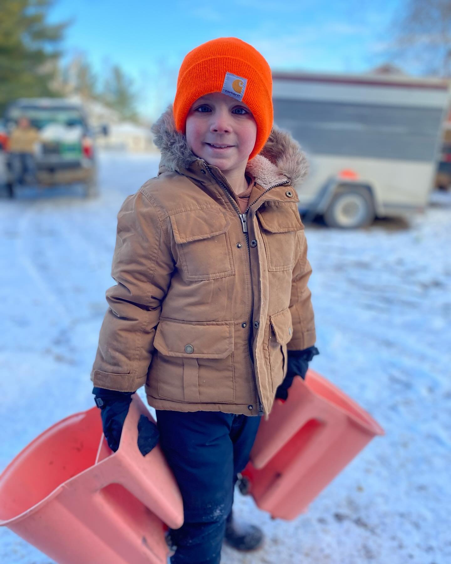 Our cutest member of our holiday crew ❤️ 🎄
&hellip;
Blaine is the most helpful 4 year old feeding calves. 🐮
&hellip;
#farmkid #littlehelper #christmas #winterweather #winteronthefarm #bottlebabies