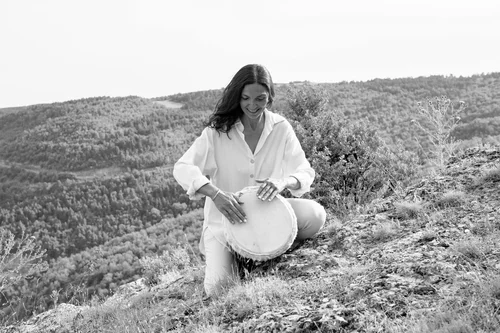 A quiet moment during a small-group wellness retreat at Almières, France