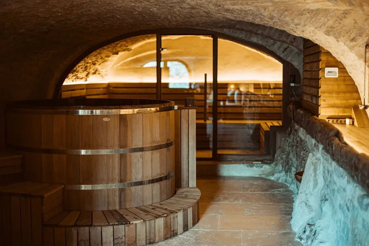 Nordic bathing and sauna at L'Esprit d'Almières in Southern France