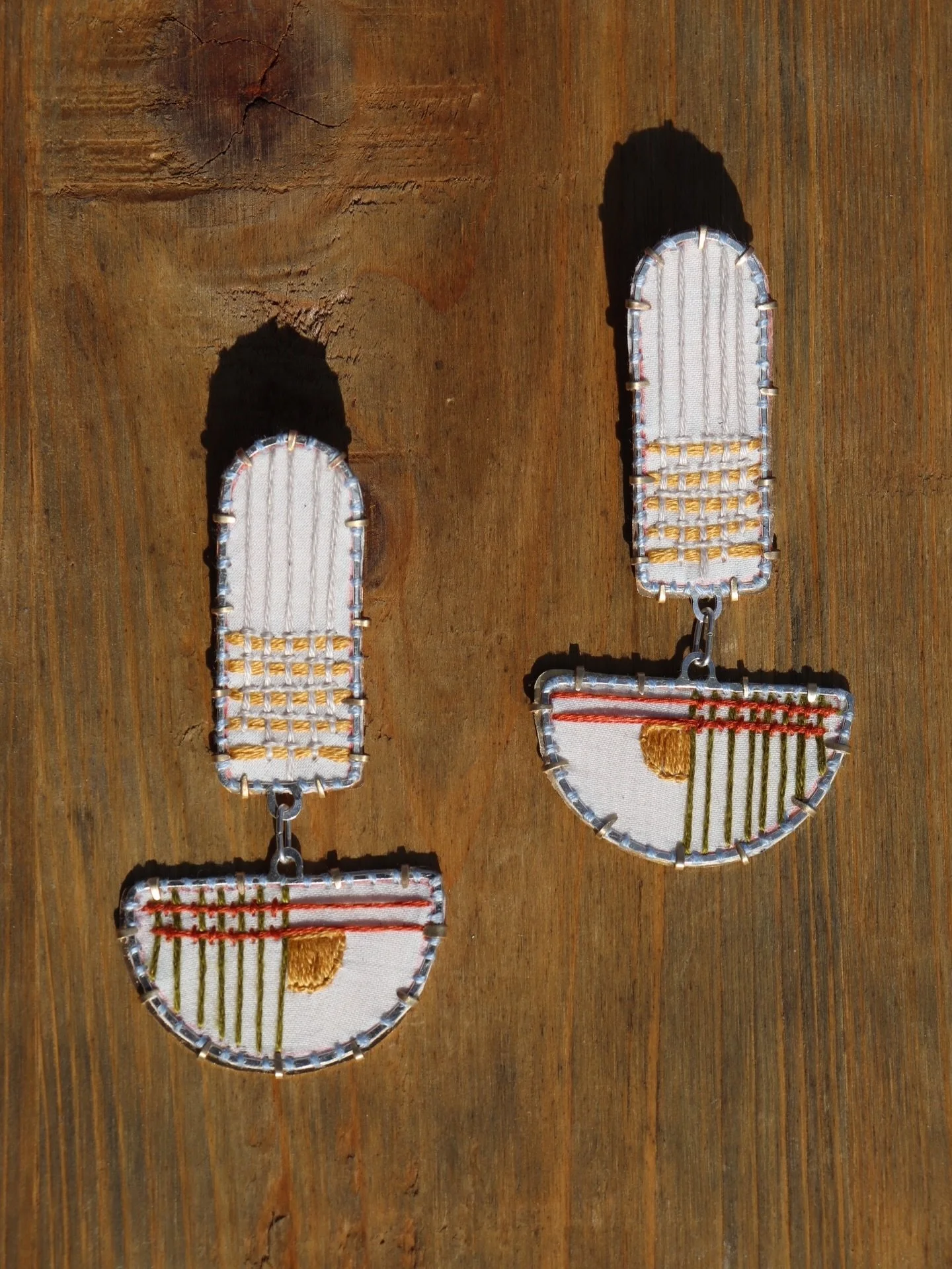 I feel a whole new direction coming on 👀

$160 + tax and shipping, dm to claim 
Hand embroidered cotton, sterling silver frame and ear wire, brass backing