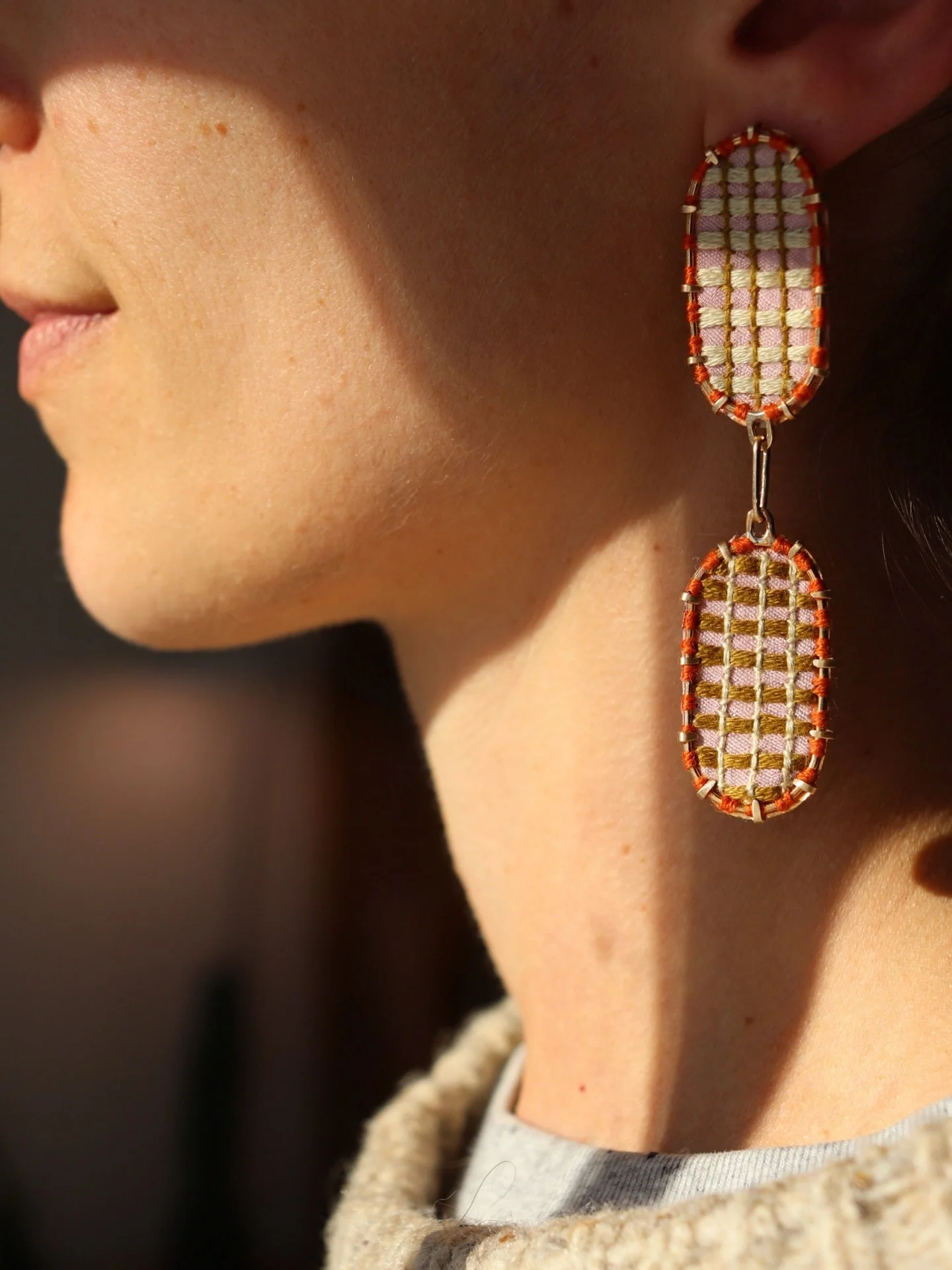 Having a lot of fun with this woven style, what colors should I play with next? 🧐

$160 + tax and shipping, dm to claim 
Hand embroidered cotton, brass, sterling silver ear wire