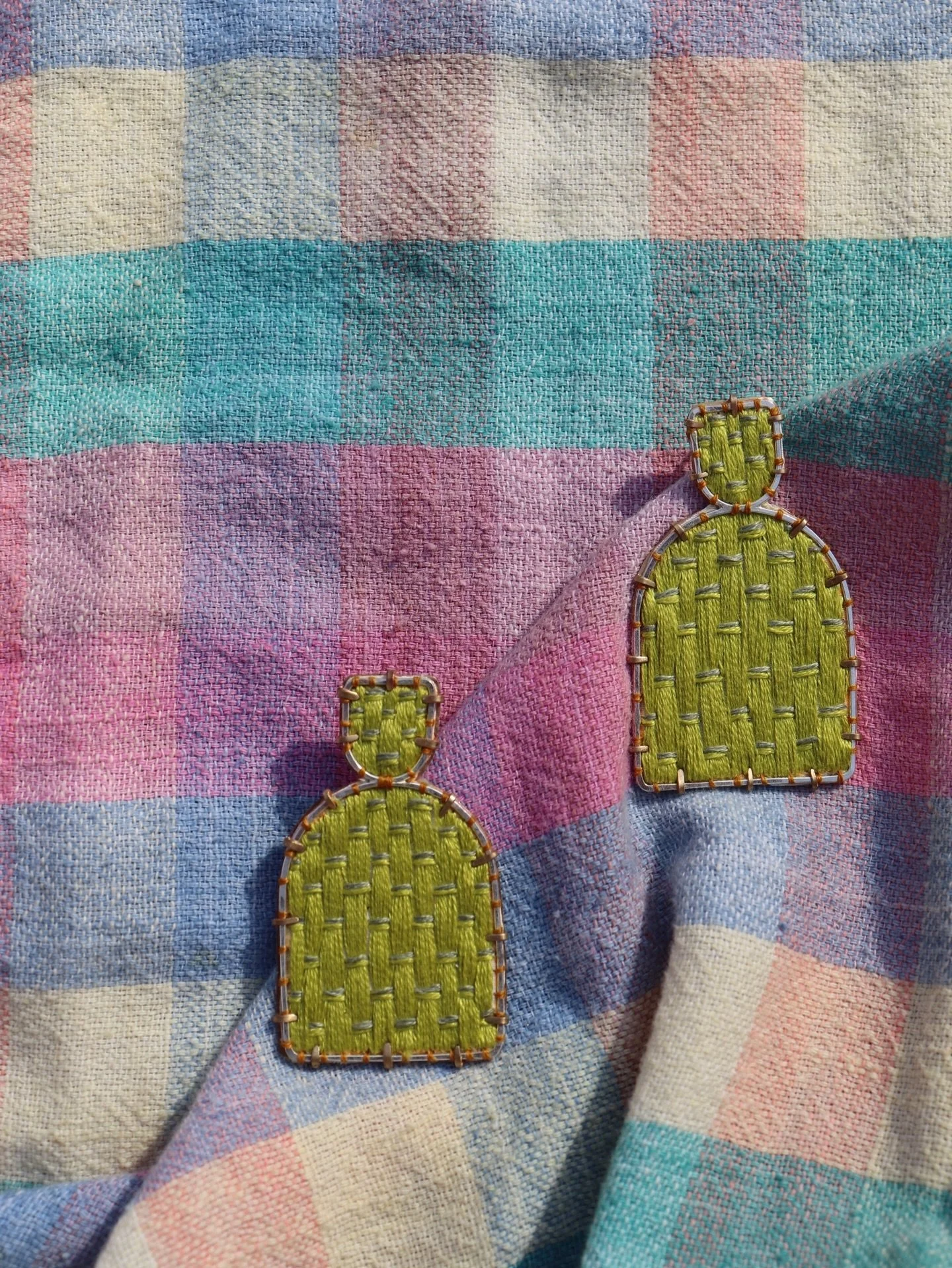 Dare I say, it&rsquo;s spring ? 🌷🌻🌸

$185 + shipping and handling, dm to claim
Hand embroidered cotton + sterling silver frame and ear wire + brass backing