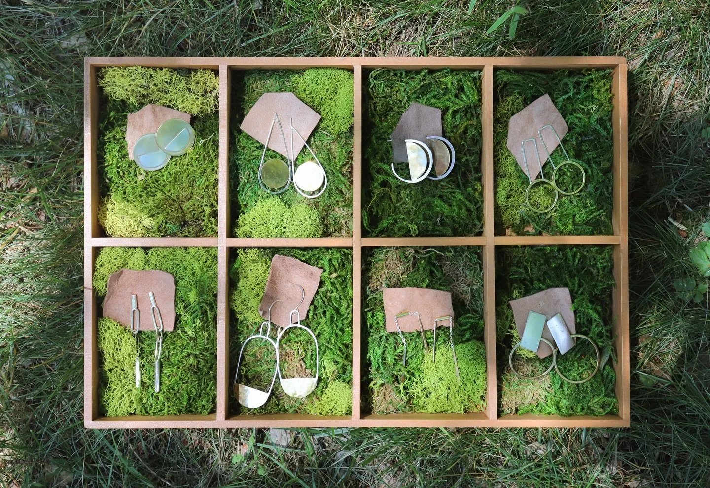 It&rsquo;s sliding scale fundraising s@le day! You know the drill&mdash; go check out my story, dm to claim. 

This week 20% is being donated to @projecthopeorg who is actively monitoring the needs of many Iranian refugees, while focusing their relie