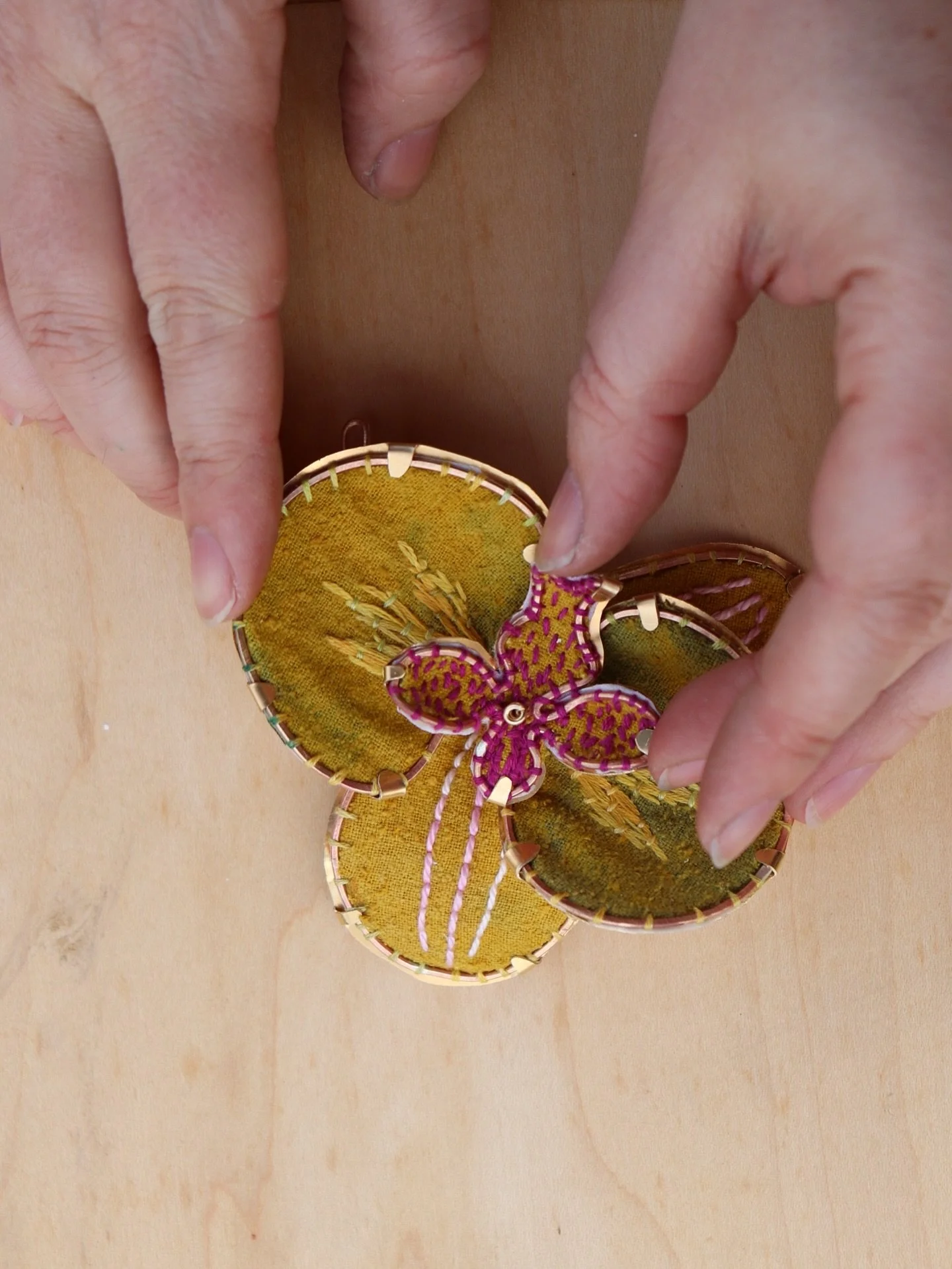 Oof such a wonderful embroidered jewelry workshop this weekend at @triplespringstudios if you haven&rsquo;t been yet, you need to go check them out! The studio was a joy to work from, on a beautiful farm out in Hillsborough. Not to mention all of the