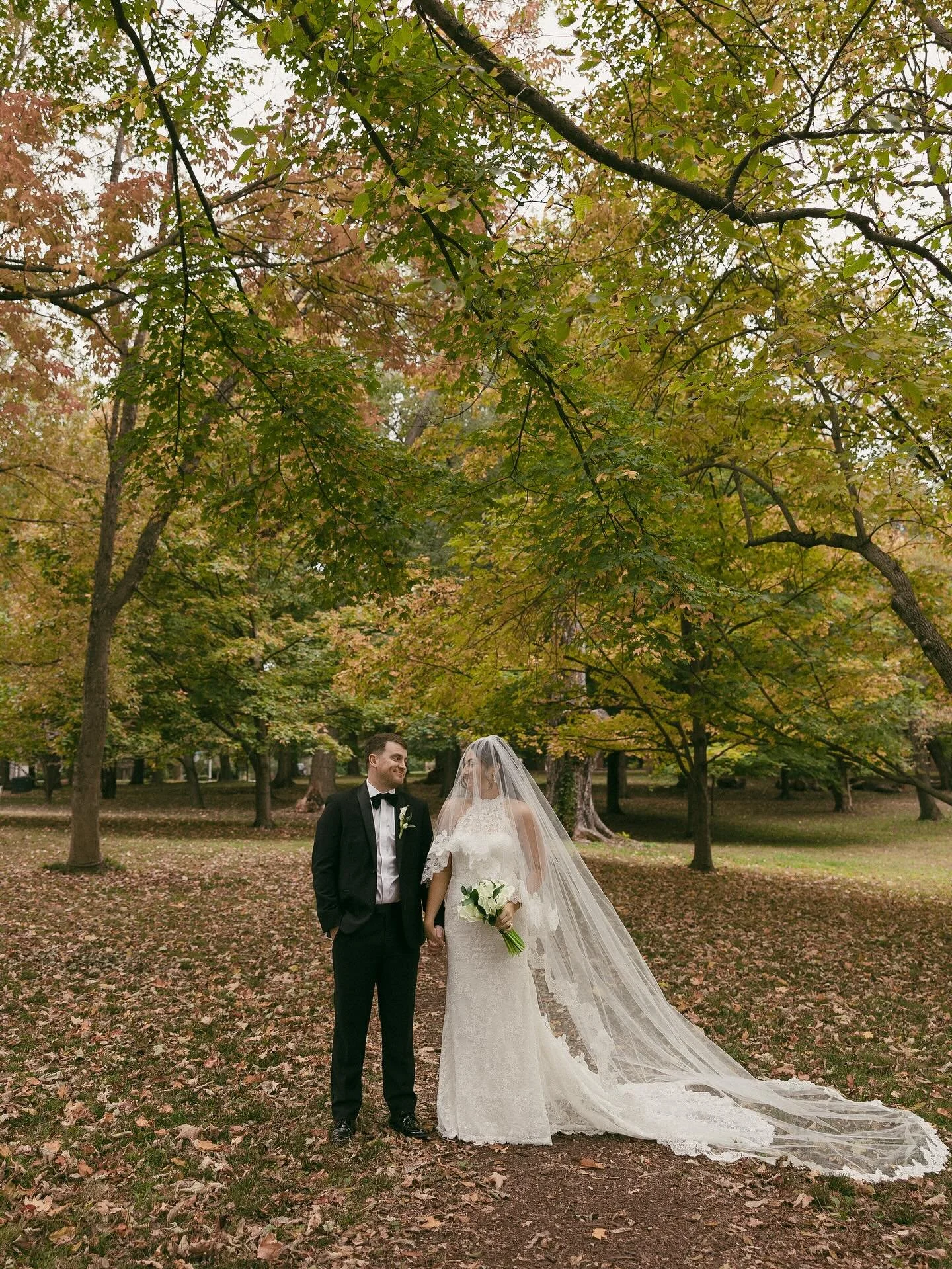 We are loving these photos of Chris &amp; Tarren&rsquo;s wedding from @nellierosephotography! Such a fun and romantic day!
