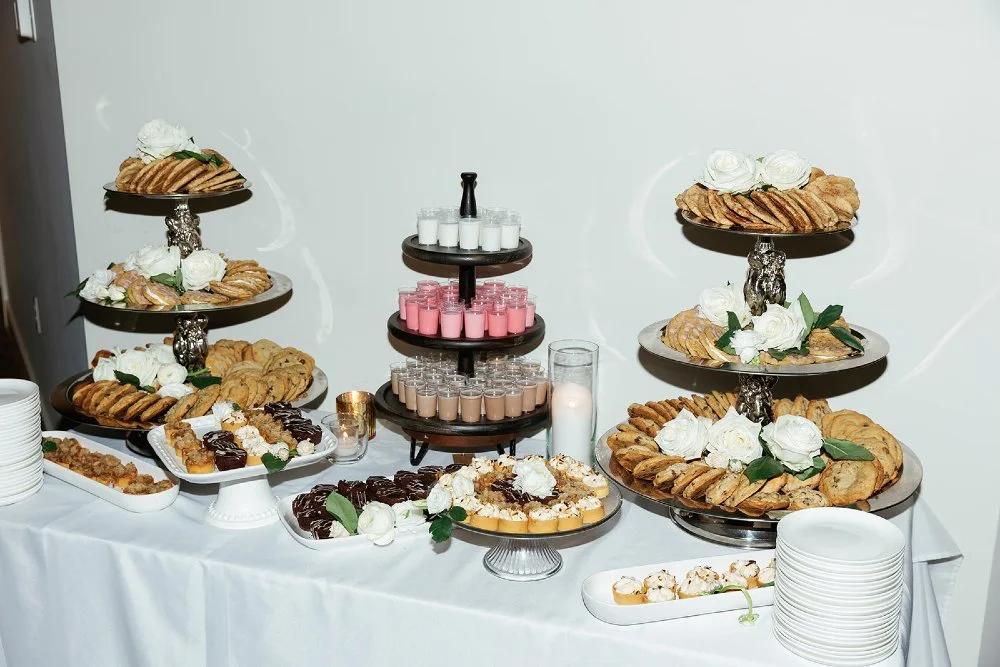 It&rsquo;s National Cookie Day, and we&rsquo;re celebrating with one of our favorite wedding-day cookie bars! From late-night snacks to sweet favors, cookies are always a guest favorite. Tell us in the comments what your favorite cookie is! 🍪🍪

Pho