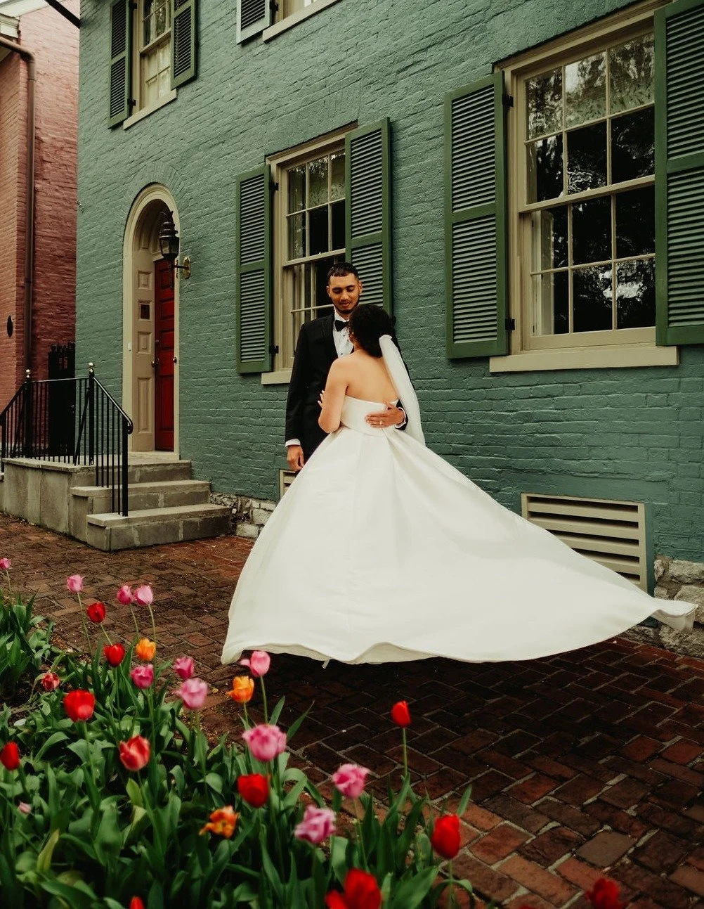 Happy First Day of Spring!

Today marks the start of a new season, brighter mornings, softer evenings, and longer days filled with light.

This photo op is within walking distance of Harper Hall!

Photography: Shae X Jes