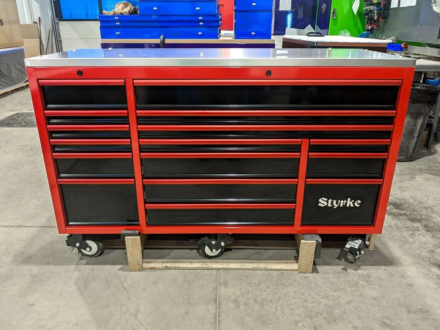 We&rsquo;d love to see our tool chests in an @f1 garage some day, but for now we&rsquo;ll just dream about Charles and Lewis having a mega weekend 🏎️ 

#Styrke #StyrkeIndustries #F1 #Ferarri #MiamiGP