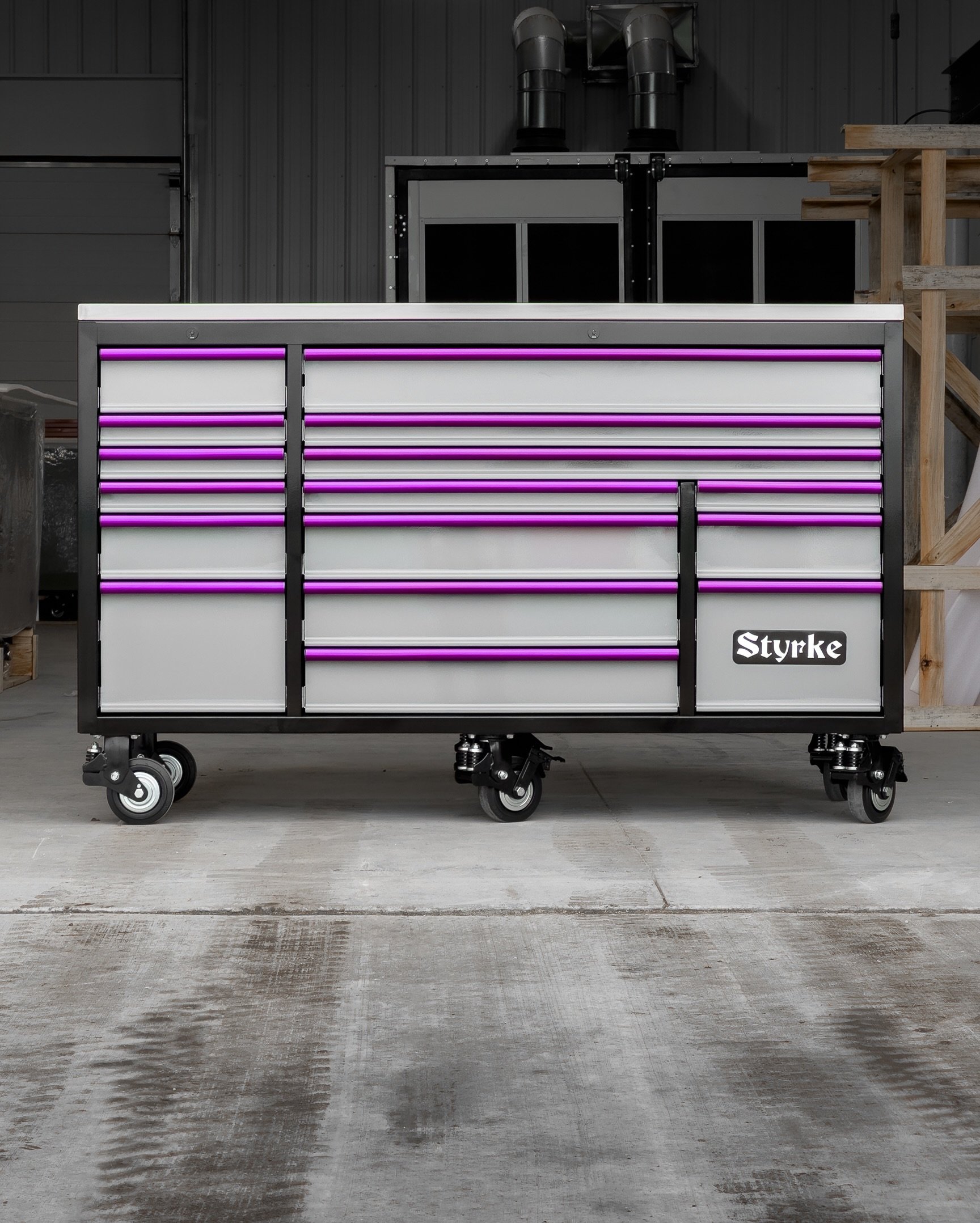 On this week&rsquo;s episode of custom colours: @prismaticpowders Illusion Violet 🪄

Delivered to a local @rmehq. 

#Styrke #StyrkeIndustries #PrismaticPowders #RockyMountainEquipment #ToolChest