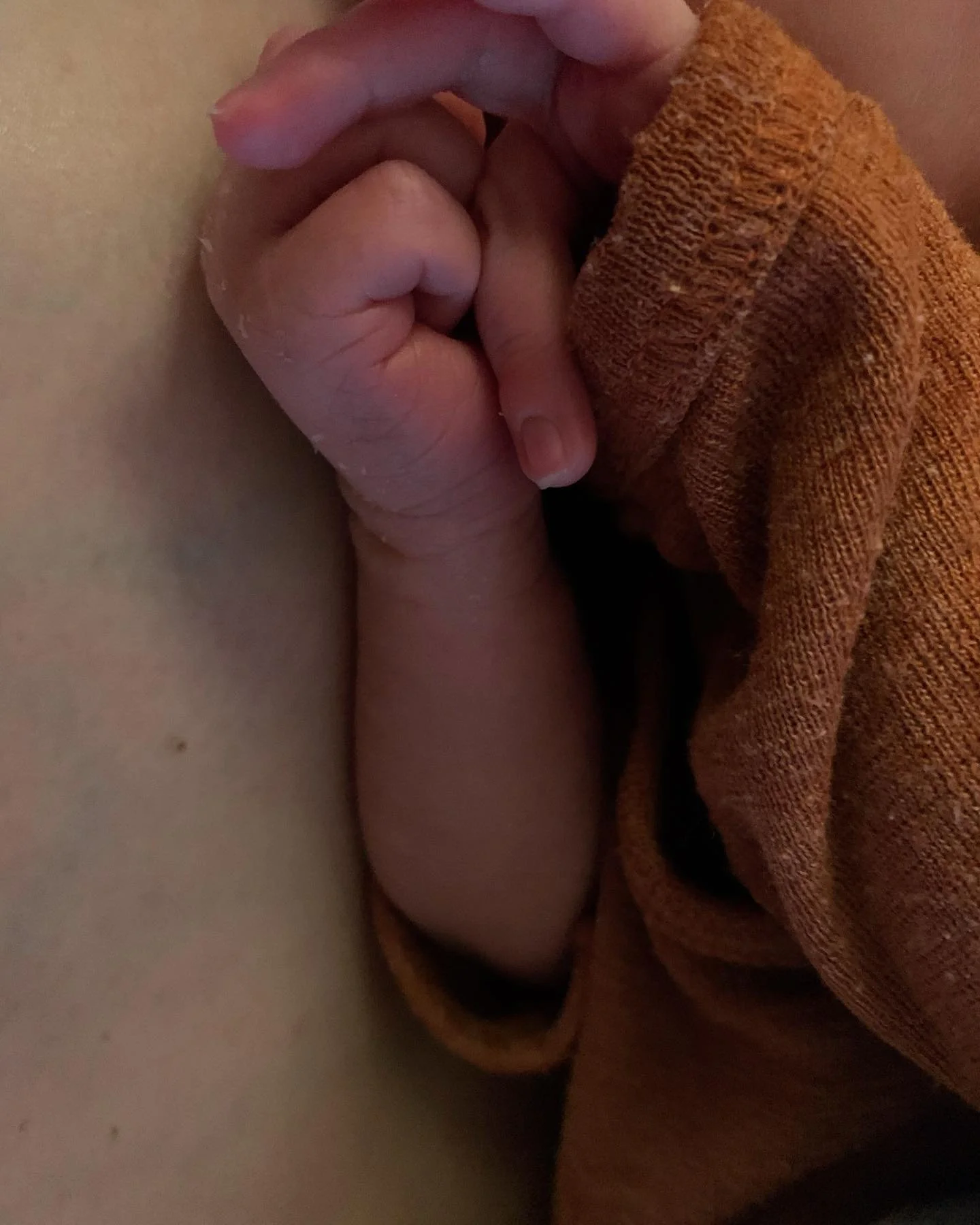 Seit einer Woche steht die Welt still bei uns 🌍

Auf den 15.6.24 (termin-genau) schenkte uns das Leben eine Tochter und wir schweben im Baby-Gl&uuml;ck 💕