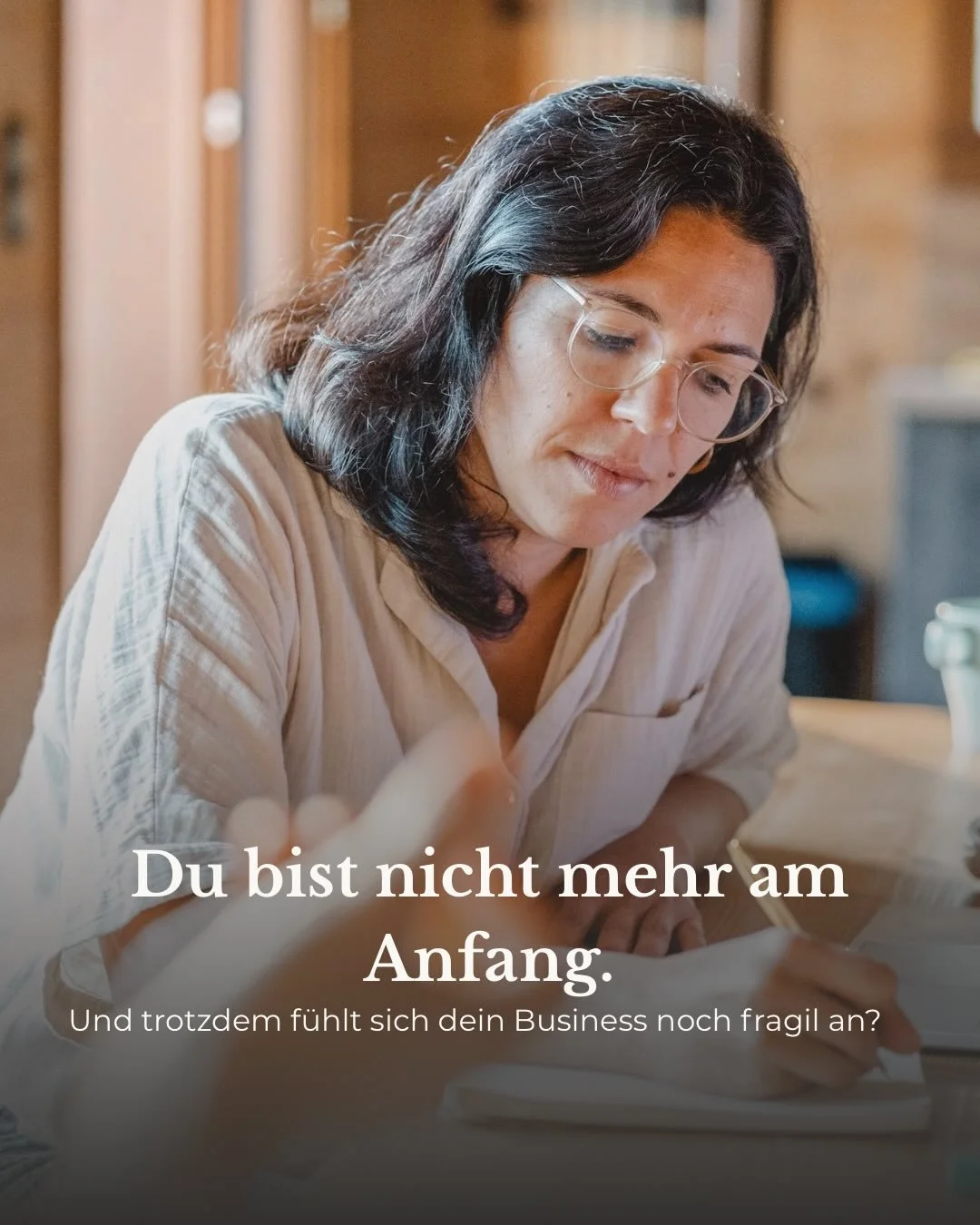 Wenn ich mit Frauen arbeite, die schon ein paar Jahre selbstst&auml;ndig sind, h&ouml;re ich einen Satz ziemlich oft.

&bdquo;Eigentlich l&auml;uft mein Business ja &hellip; aber es f&uuml;hlt sich noch nicht stabil an.&ldquo;

Die ersten Kundinnen s