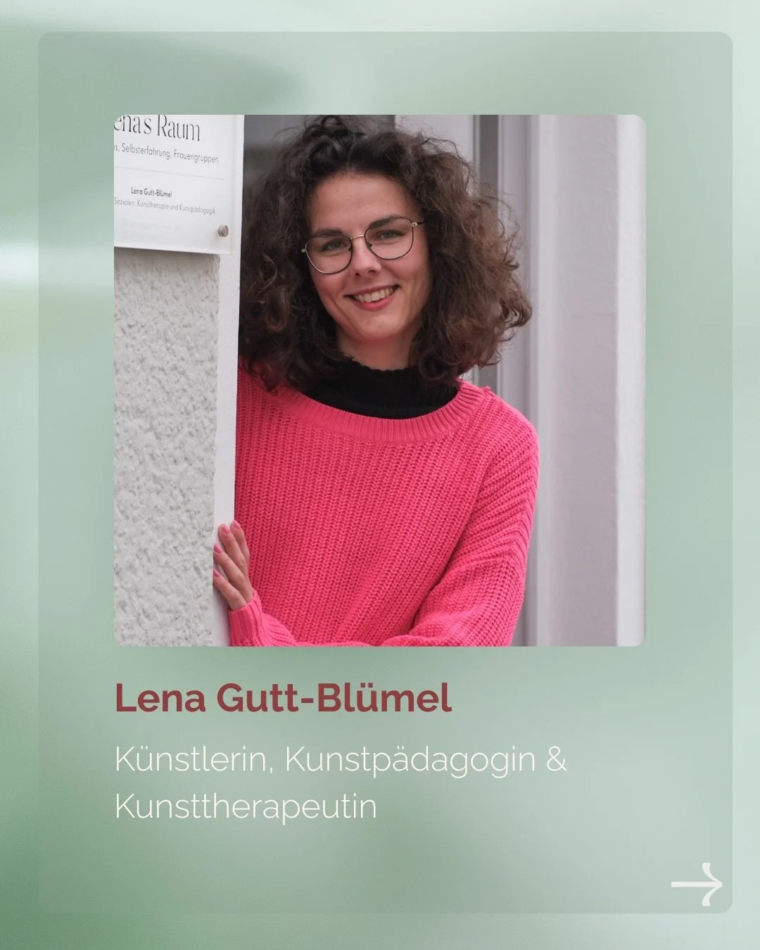Die liebe Lena von @lenasraum hat sich von mir mit ihrem tollen Kreativbusiness in Bonn begleiten lassen, obwohl ihr Business schon ganz gut lief.   Als kreativer Kopf, der gerne im Flow arbeitet, fehlte ein bisschen Struktur, Strategie und Priorisie
