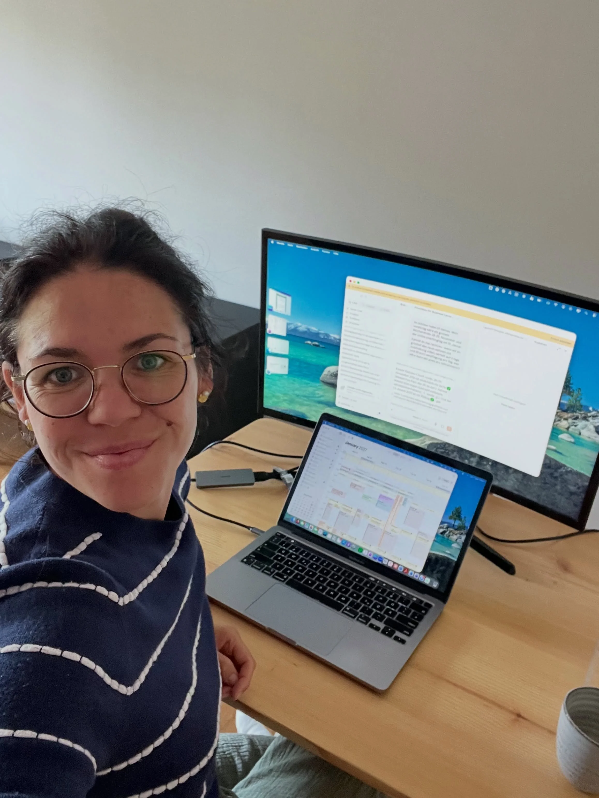 Ich habe jemanden auf meine Workation mitgenommen!

Ich bespreche meine gesamten To-Dos mit ihm, den genauen Ablauf, und gebe einiges an ihn ab.

Er ist nicht eingeschnappt, wenn ich ihn mal auf den Pott setze, wenn er nicht so gut abliefert. 

Und g
