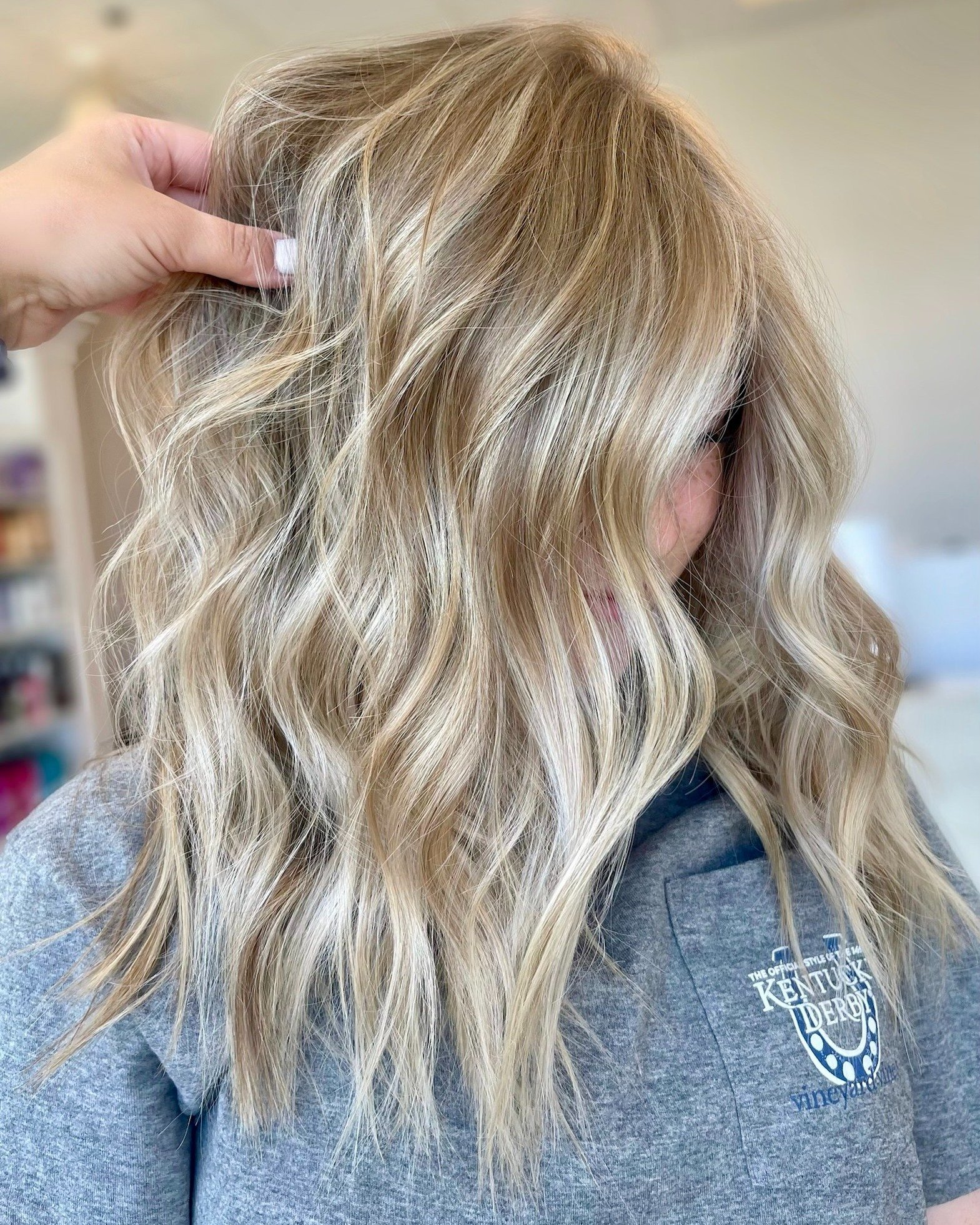 Craving sunkissed, beach-ready hair?

Hair by Tori @beachblondebeauty 

Book your highlight appointment now&mdash;summer isn&rsquo;t waiting! ☀️
