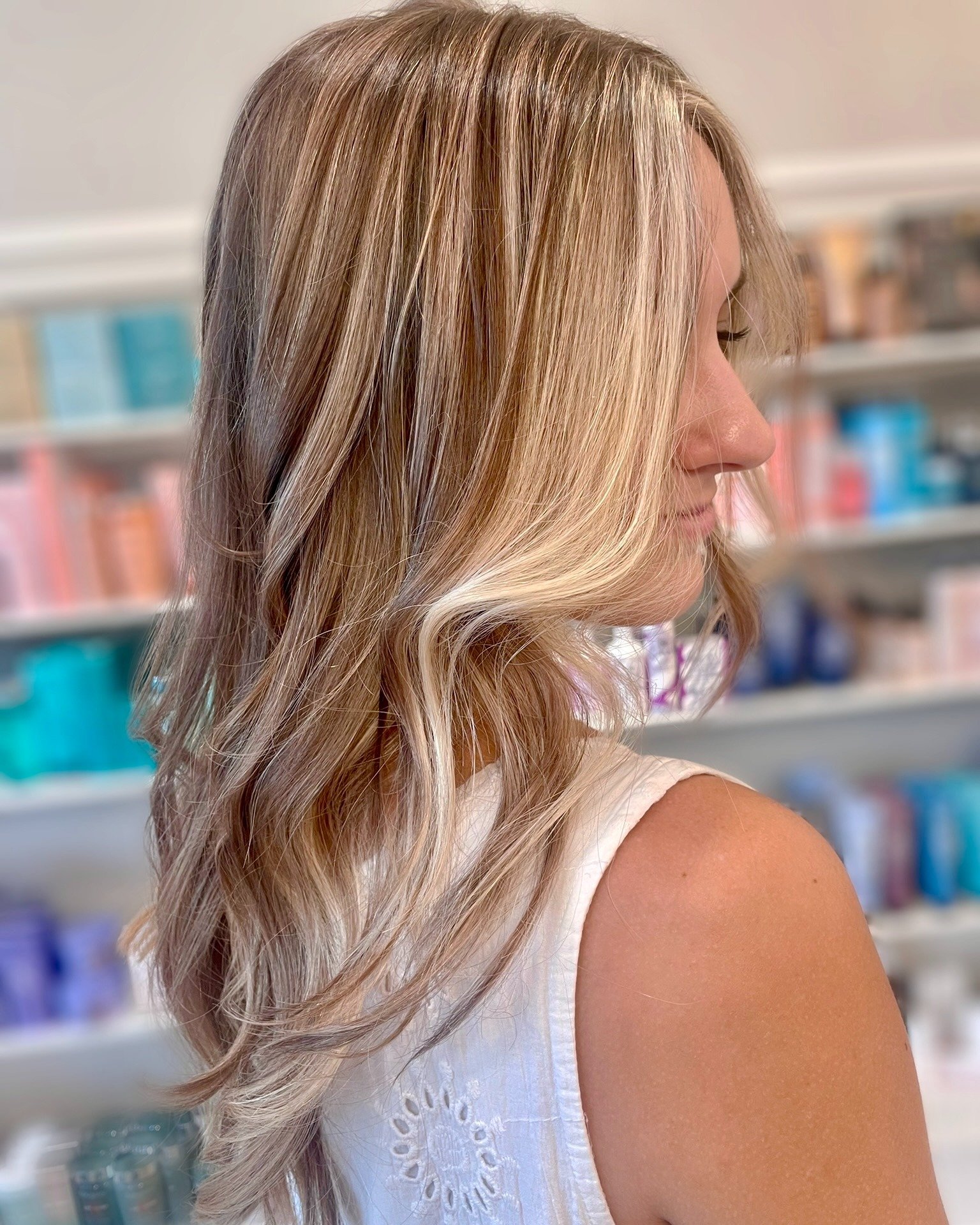Still obsessed. An oldie but a goodie that deserves another moment 💕

Hair by Ninalee @one_hairstateofmind 

Enjoy $20 blowouts on Fridays &amp; Saturdays with Kendall, Shelby or Vanessa. Give us a call or book online!