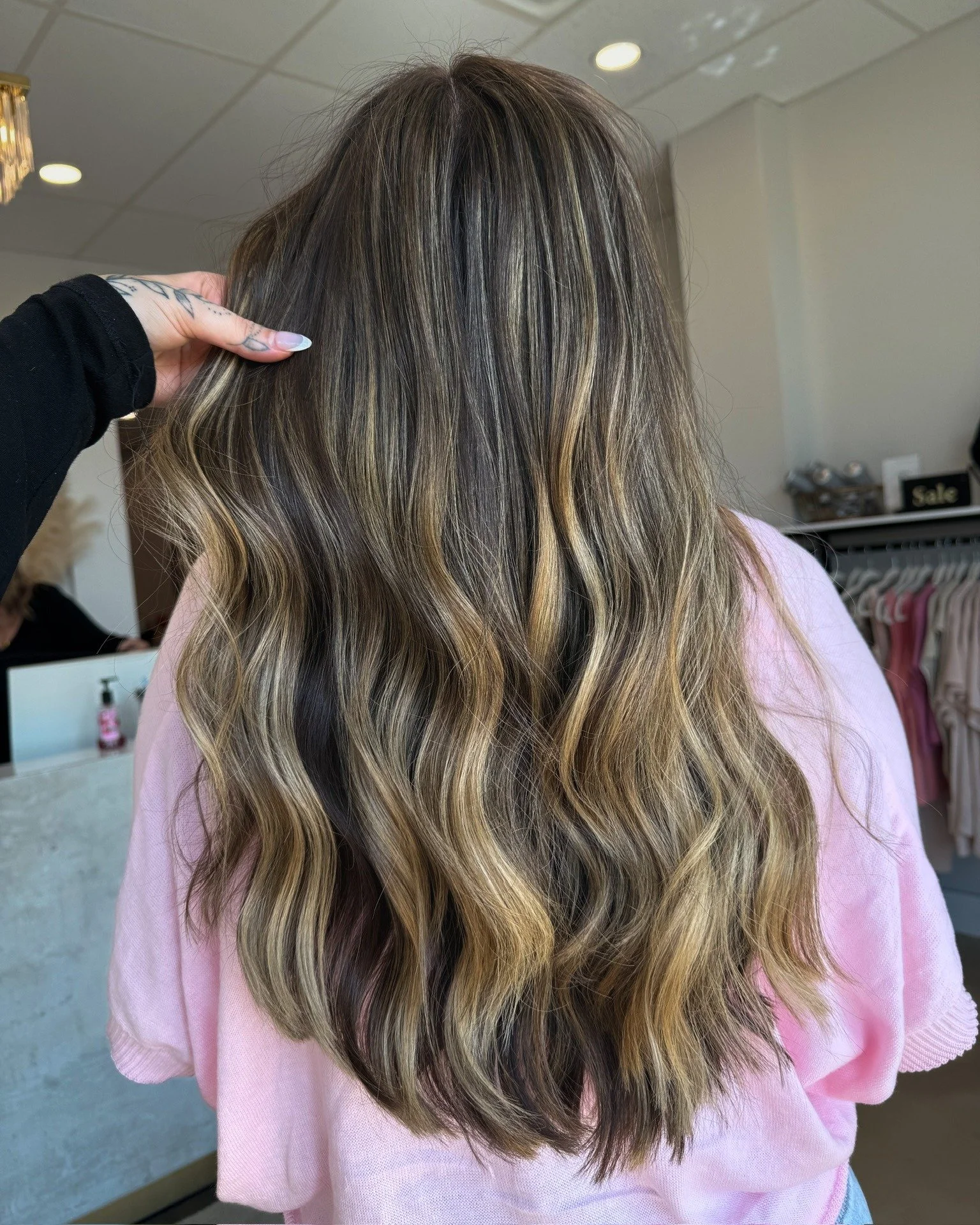 Caramel ribbon crunch anyone?!

Balayage by Payton @_bypayton 

On Wednesday's we wear pink! If you have an appointment this Wednesday, wear pink &amp; save 10% on retail. Excludes kits.
