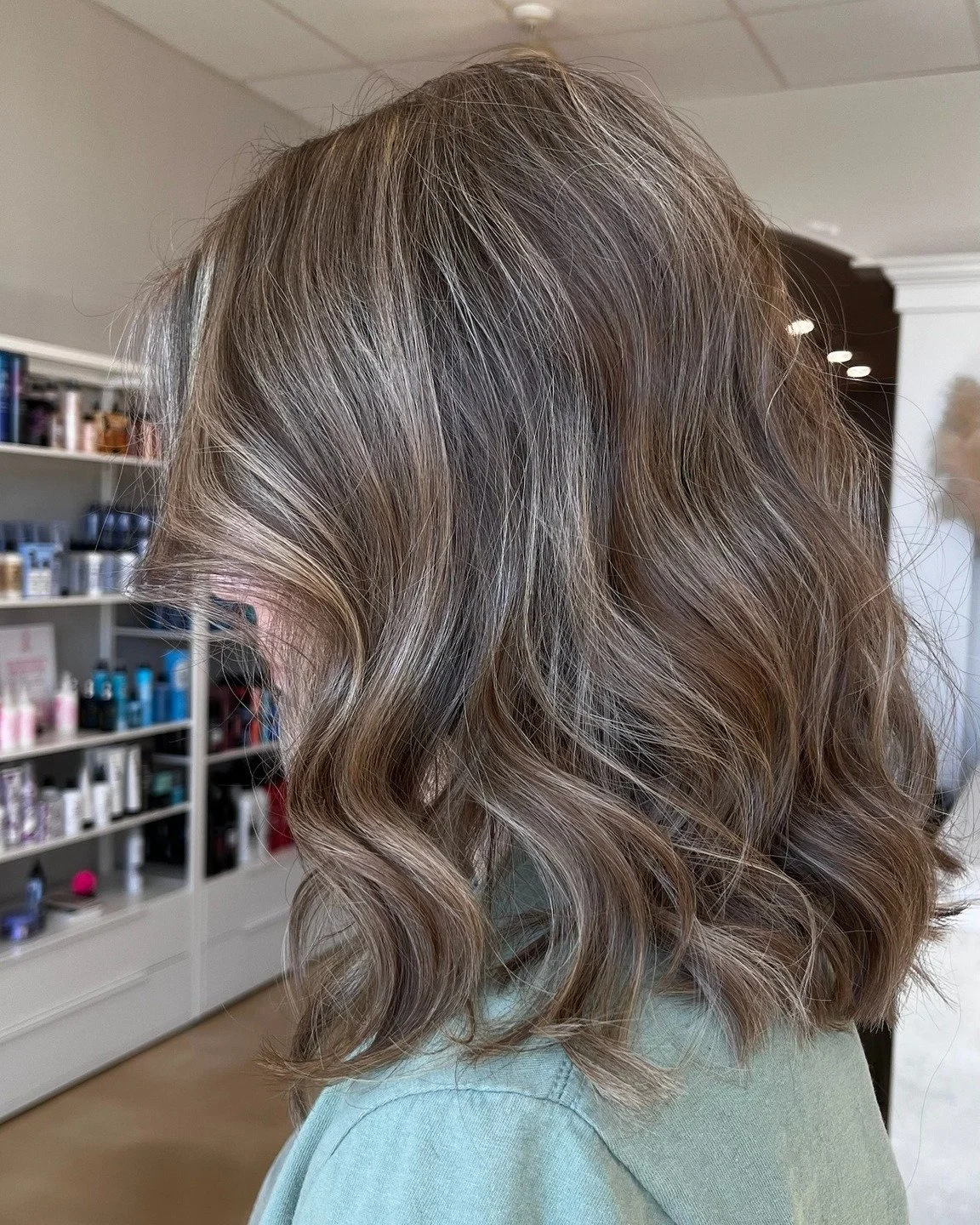 This is your sign to brighten up your look with fresh highlights ☺

Hair by Madi @maddbeautiez 

Pre-book your next three appointments &amp; be entered to win a cozy basket and a FREE haircut &amp; color. We will also be donating an identical prize t